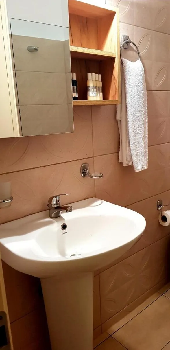 Bathroom in Castella Beach