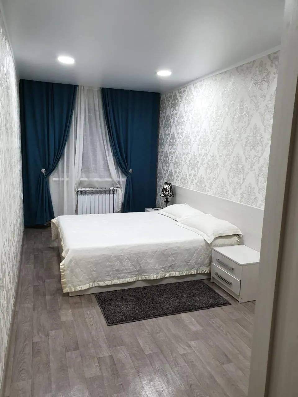 Bed in Apartment on Metallurgov 32