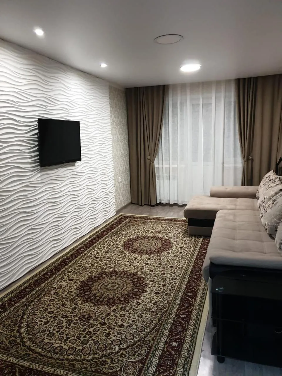 Bed in Apartment on Metallurgov 32
