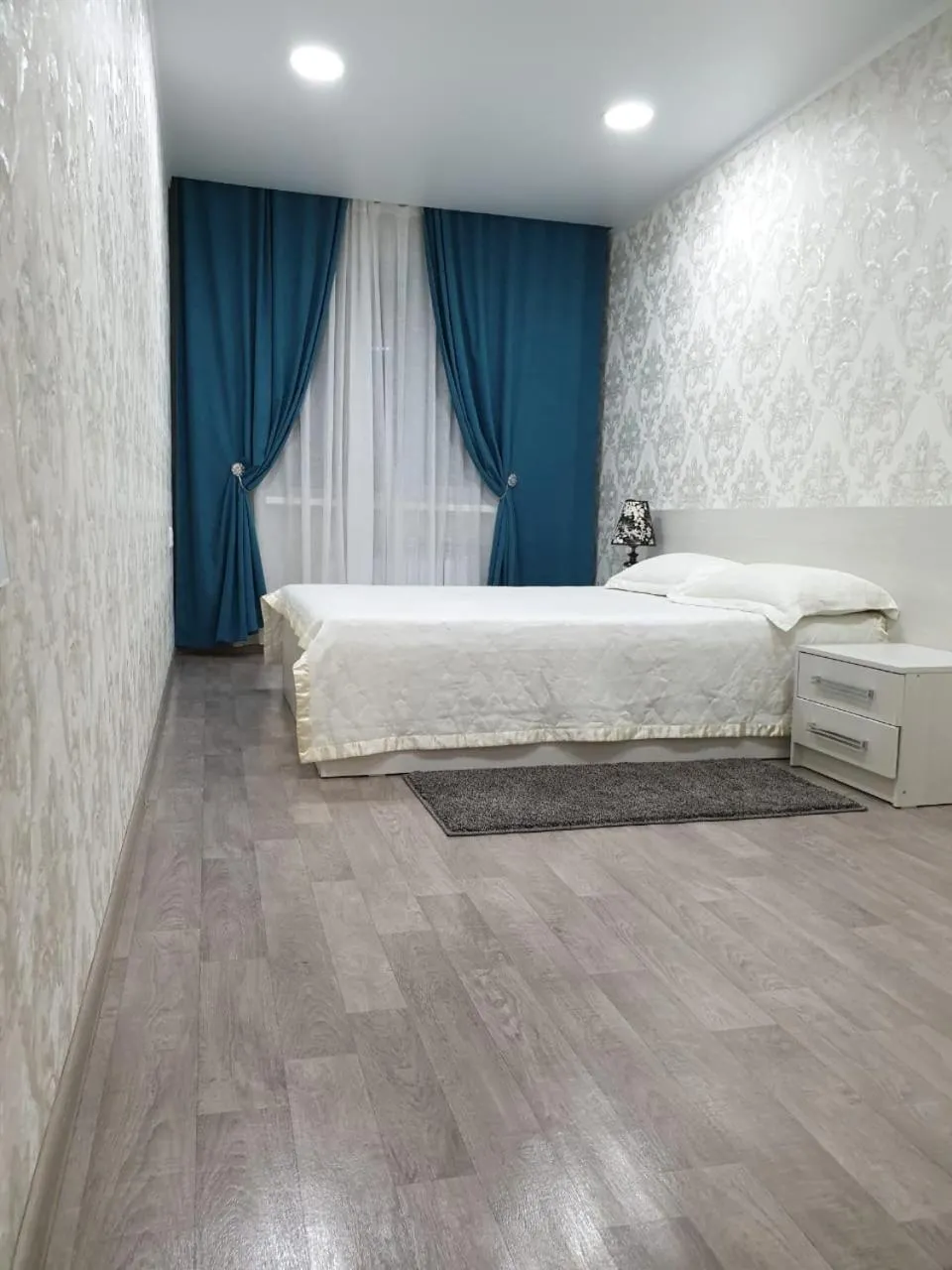 Bed in Apartment on Metallurgov 32