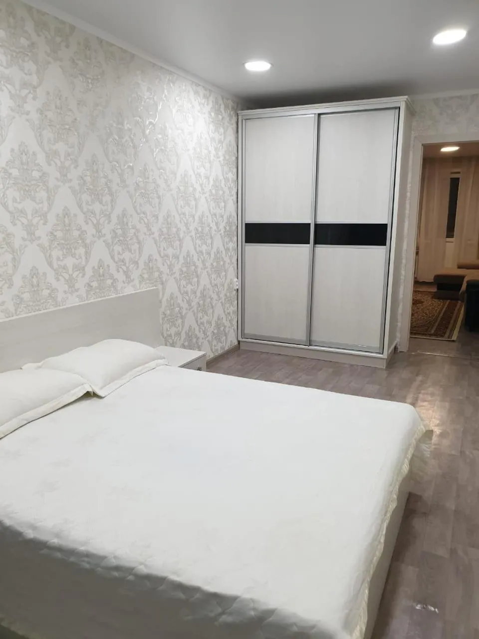 Bed in Apartment on Metallurgov 32