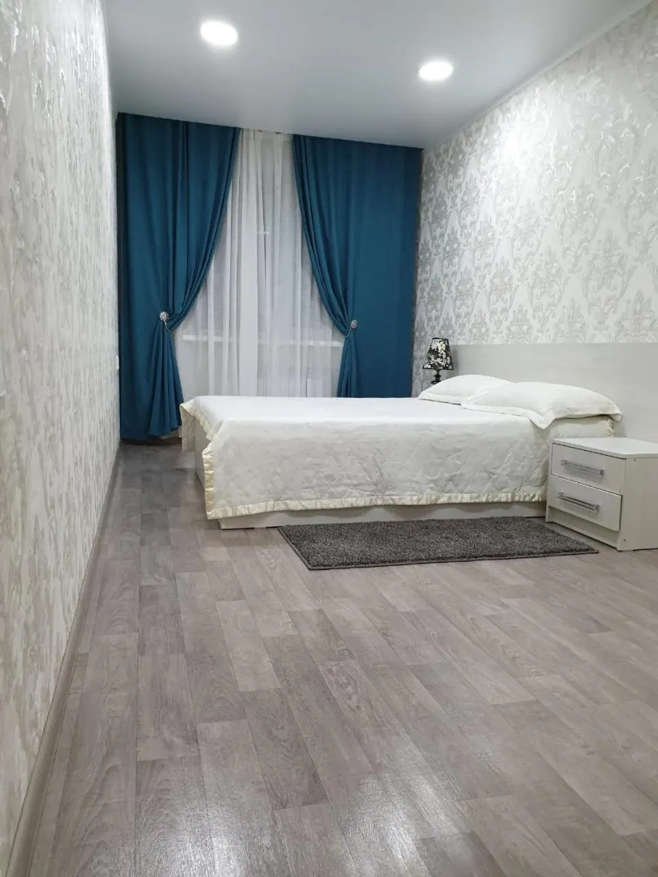 Bed in Apartment on Metallurgov 32