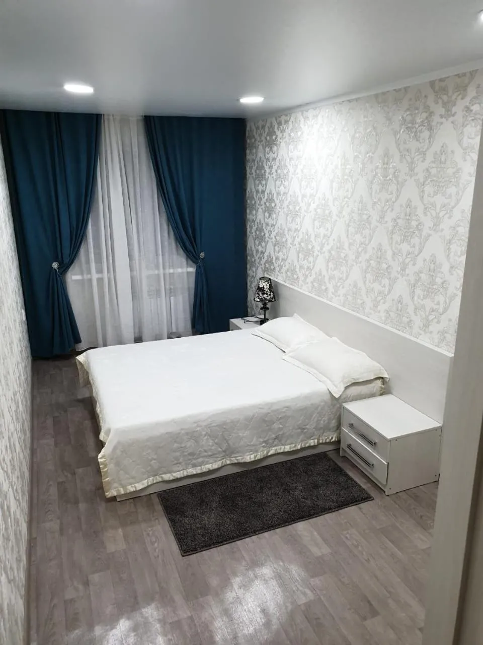 Bed in Apartment on Metallurgov 32