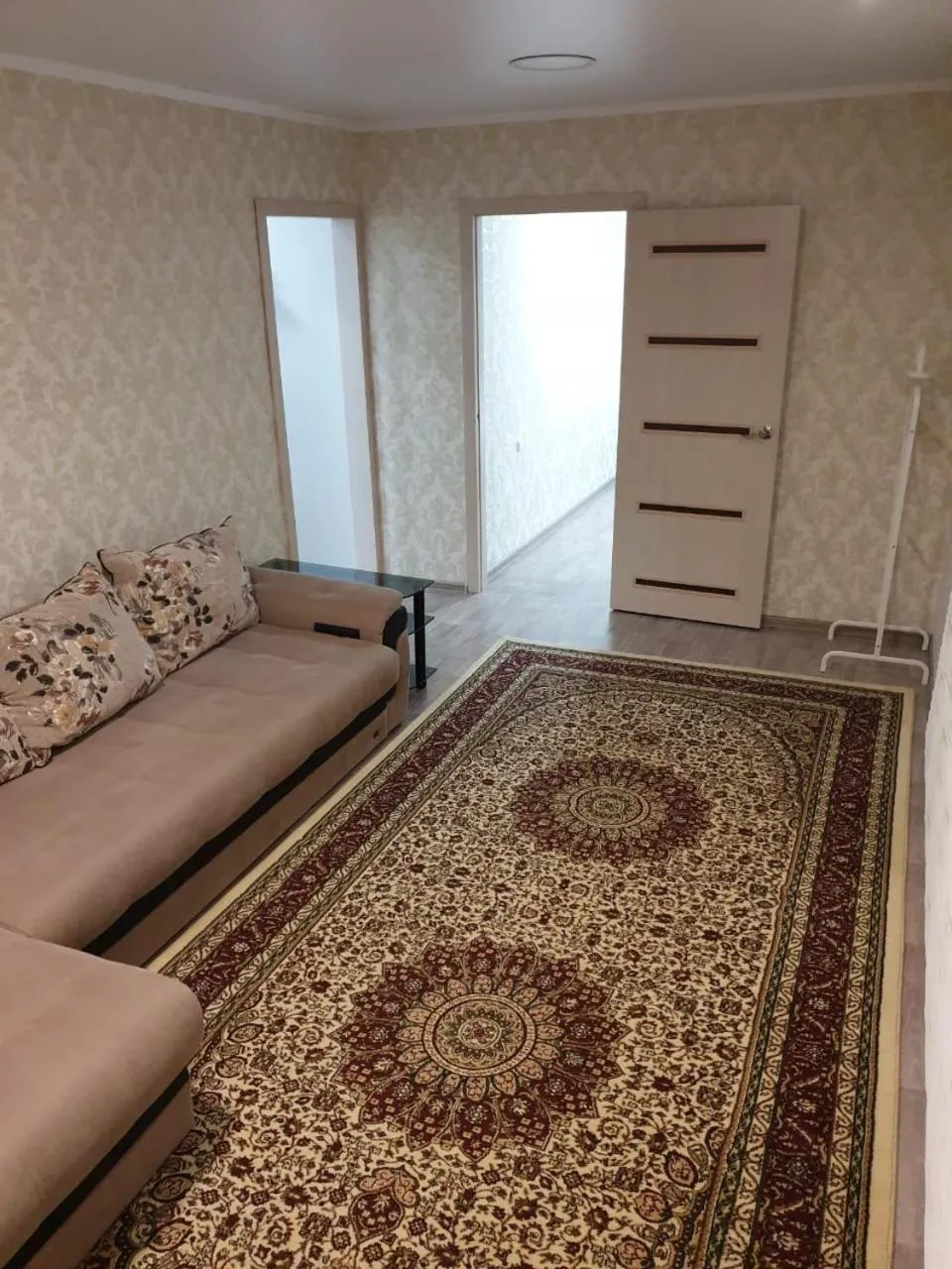 Bed in Apartment on Metallurgov 32