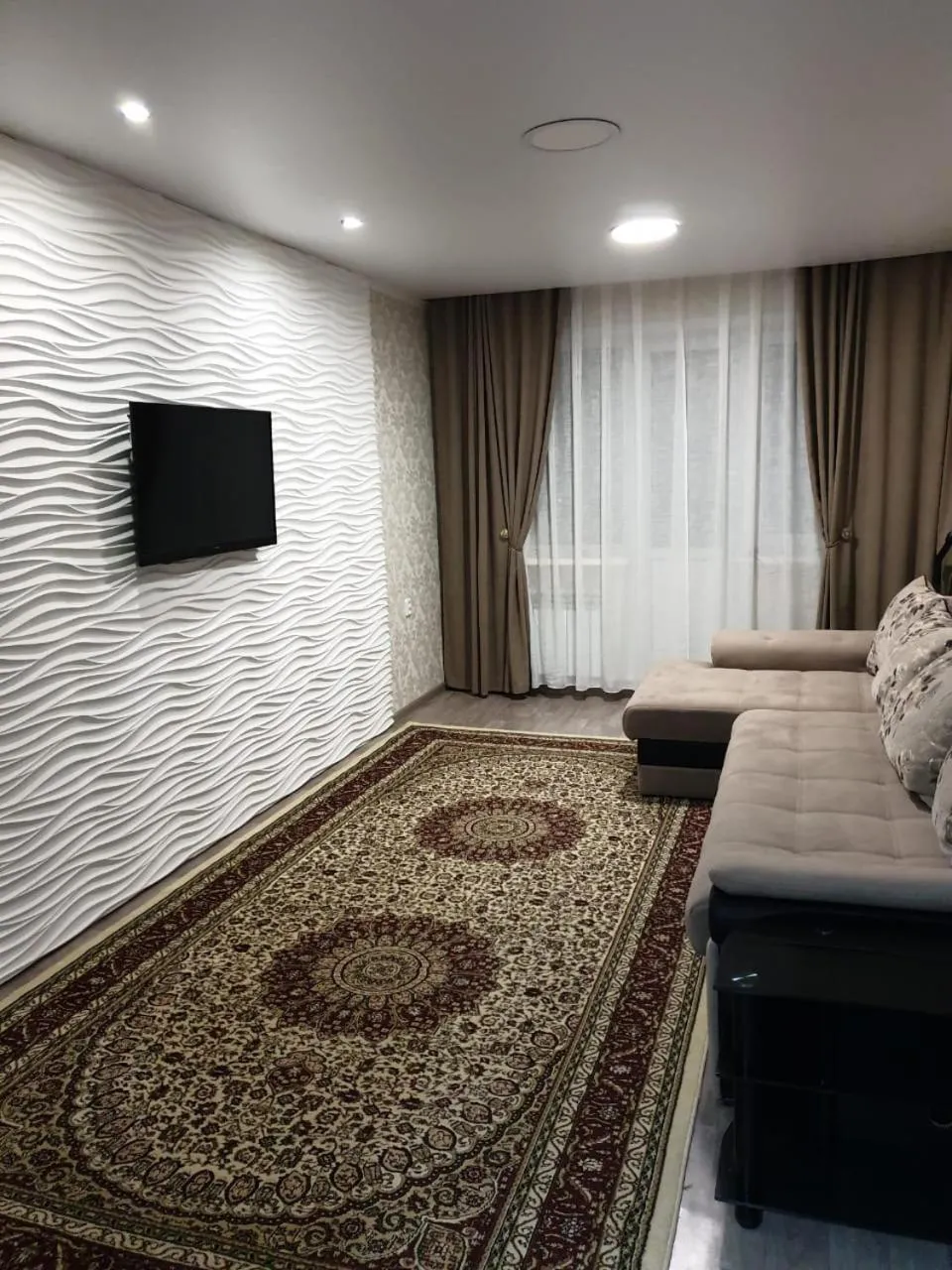 Bed in Apartment on Metallurgov 32