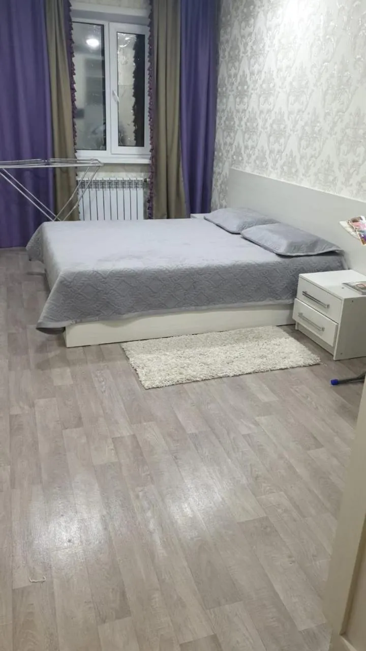 Bed in Apartment on Metallurgov 32