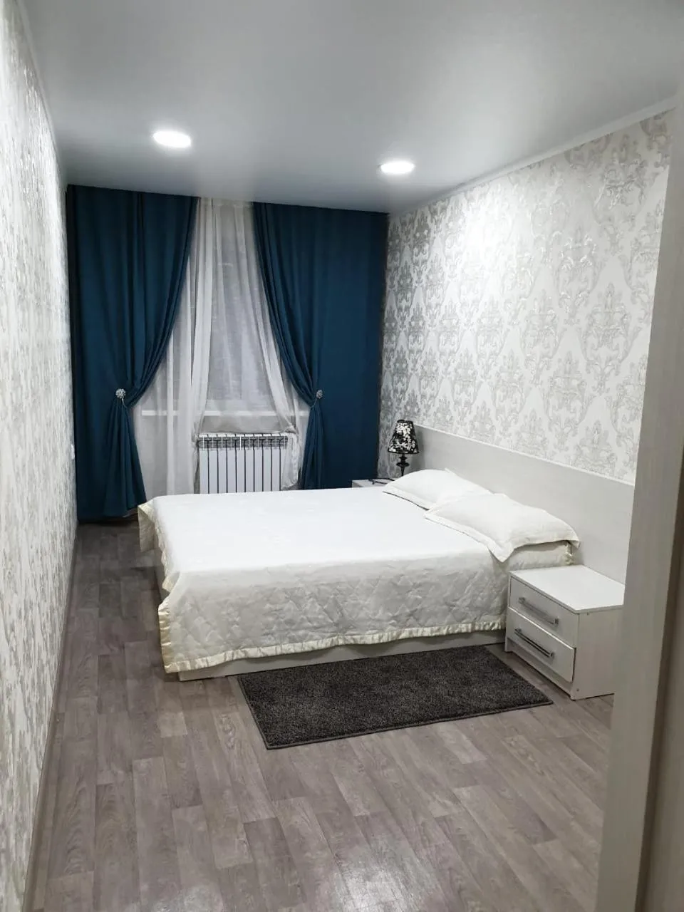 Bed in Apartment on Metallurgov 32