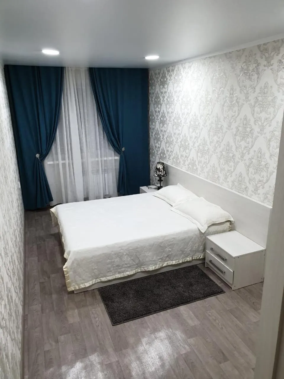 Bed in Apartment on Metallurgov 32