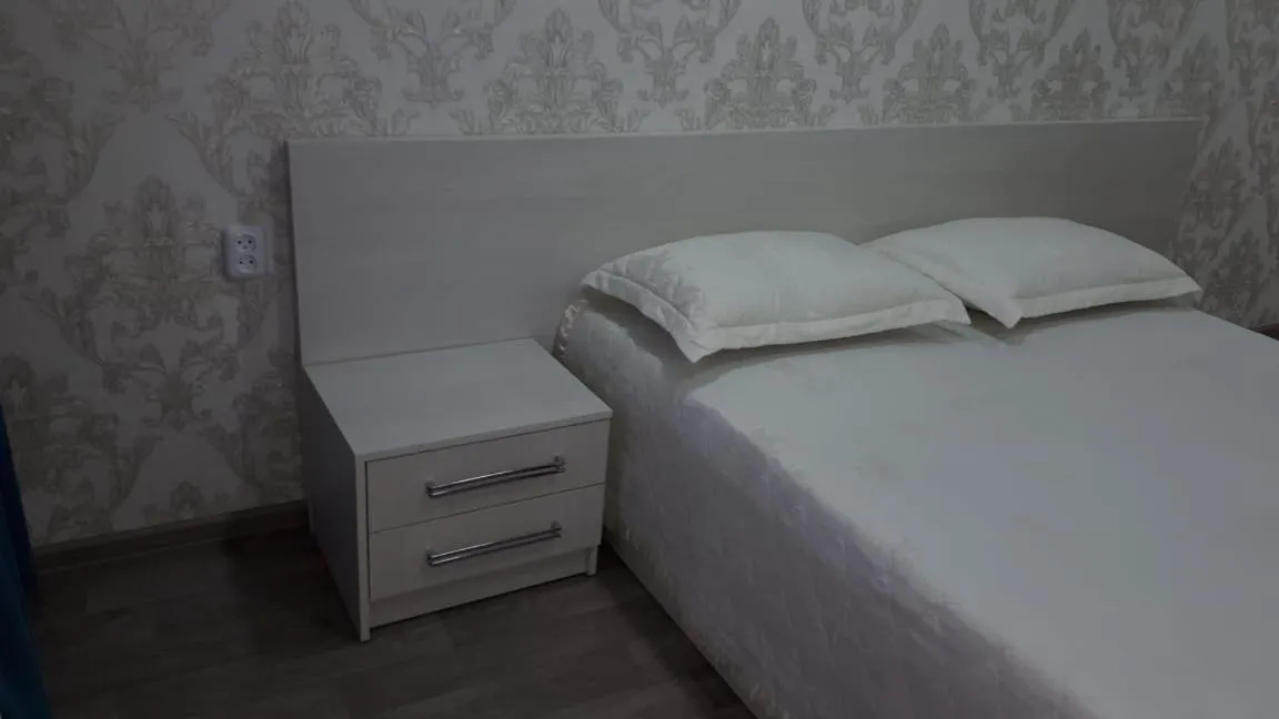 Bed in Apartment on Metallurgov 32