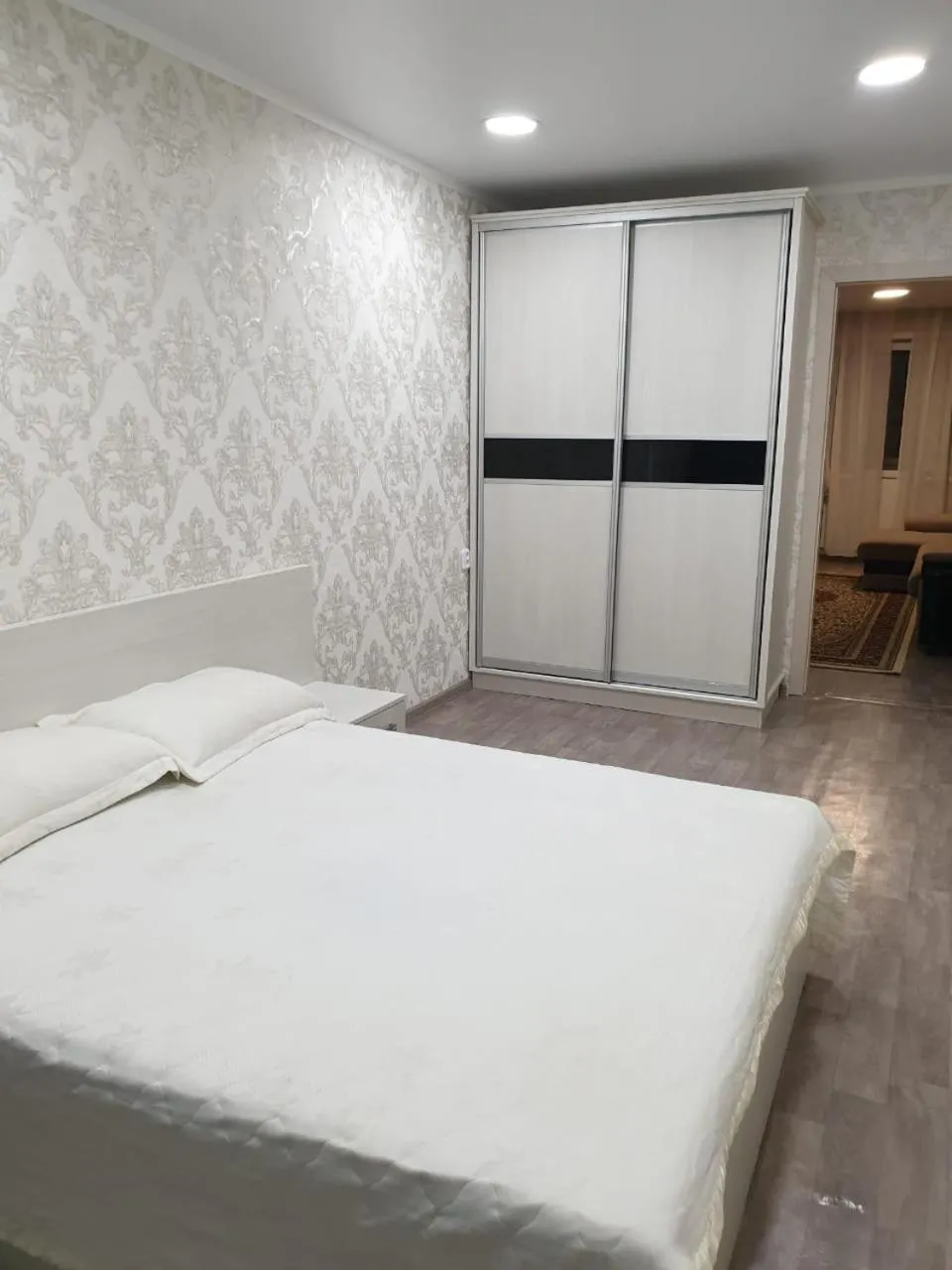 Bed in Apartment on Metallurgov 32