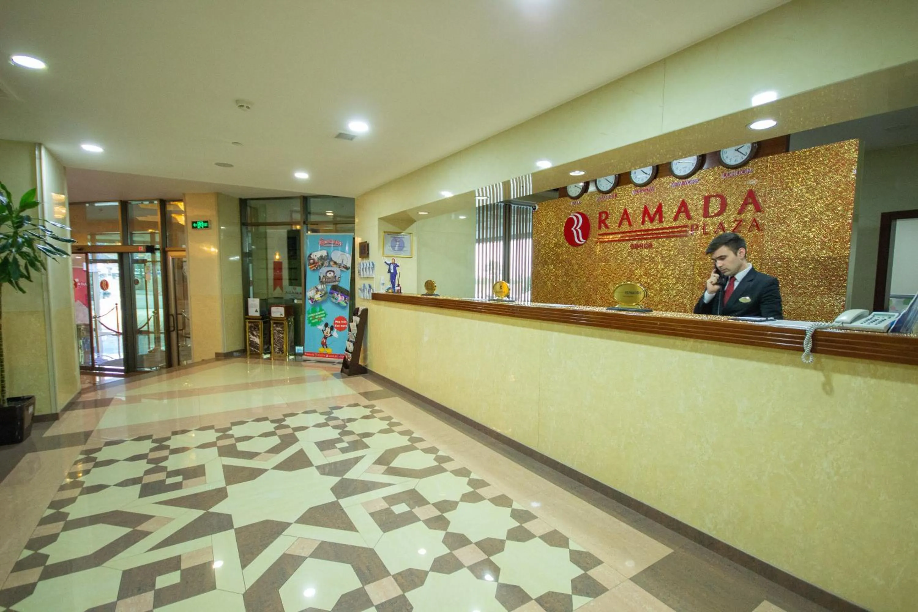Lobby or reception in Ramada Plaza by Wyndham Gence