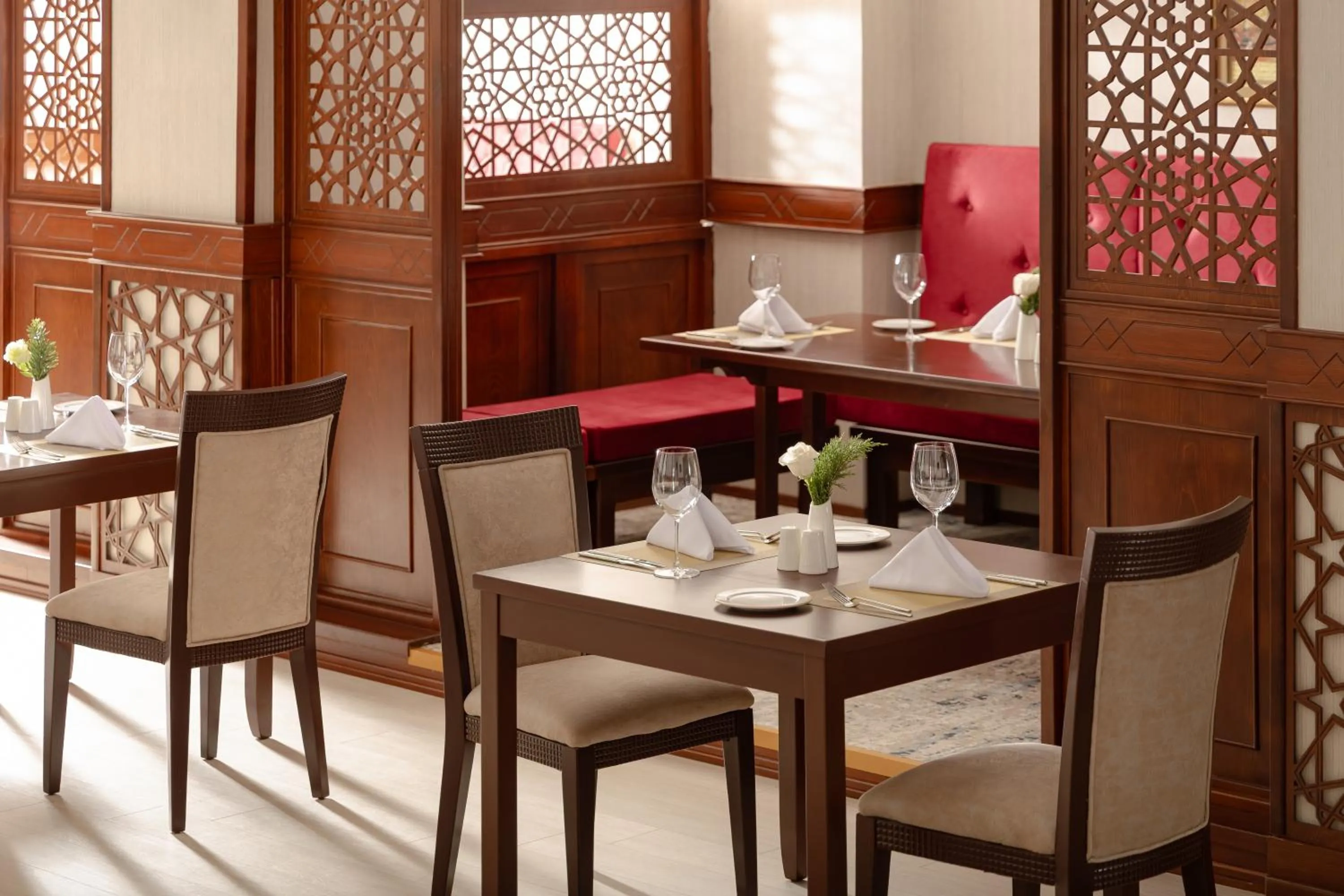 Restaurant/places to eat in Ramada Plaza by Wyndham Gence