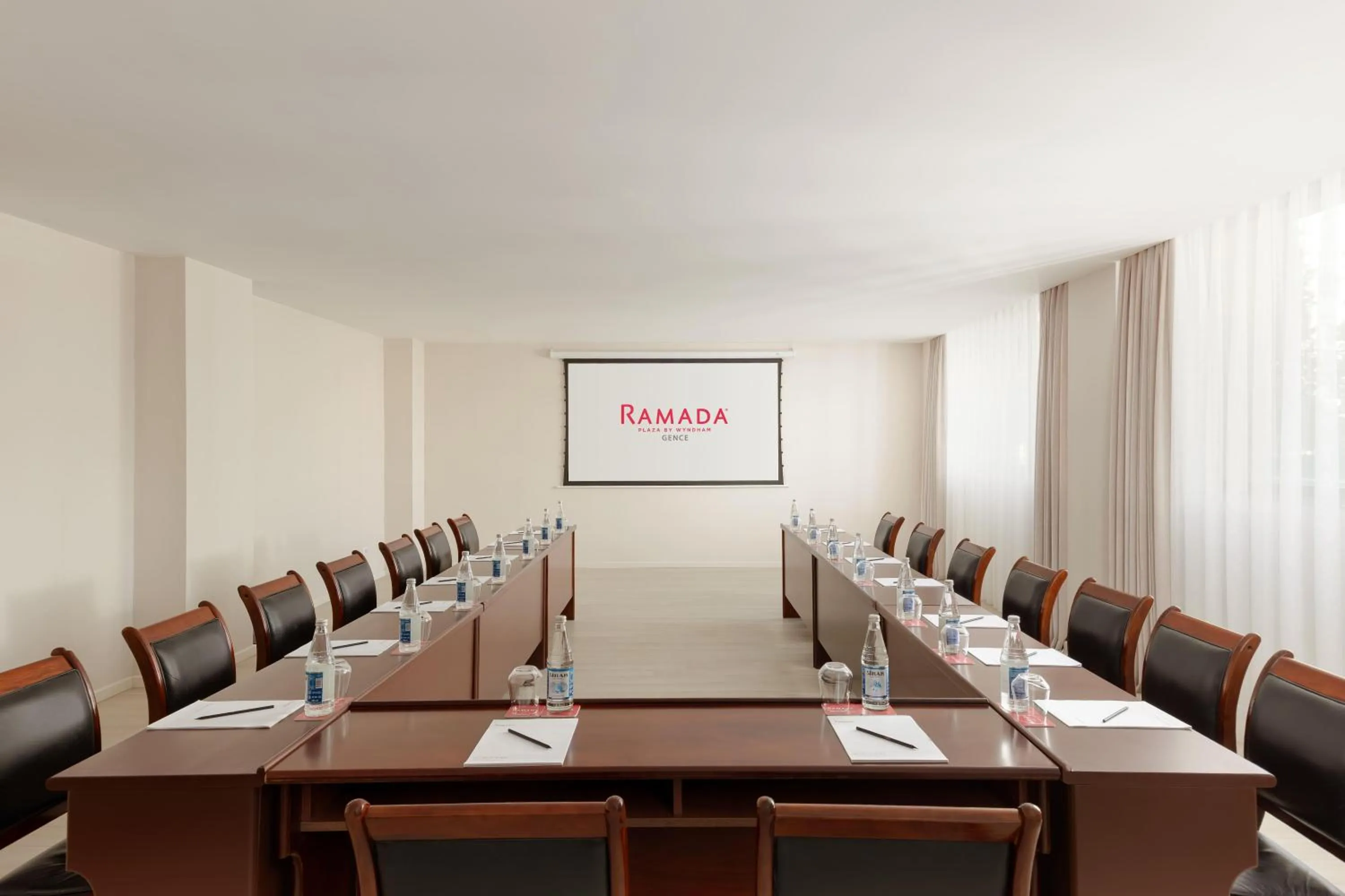 Meeting/conference room in Ramada Plaza by Wyndham Gence