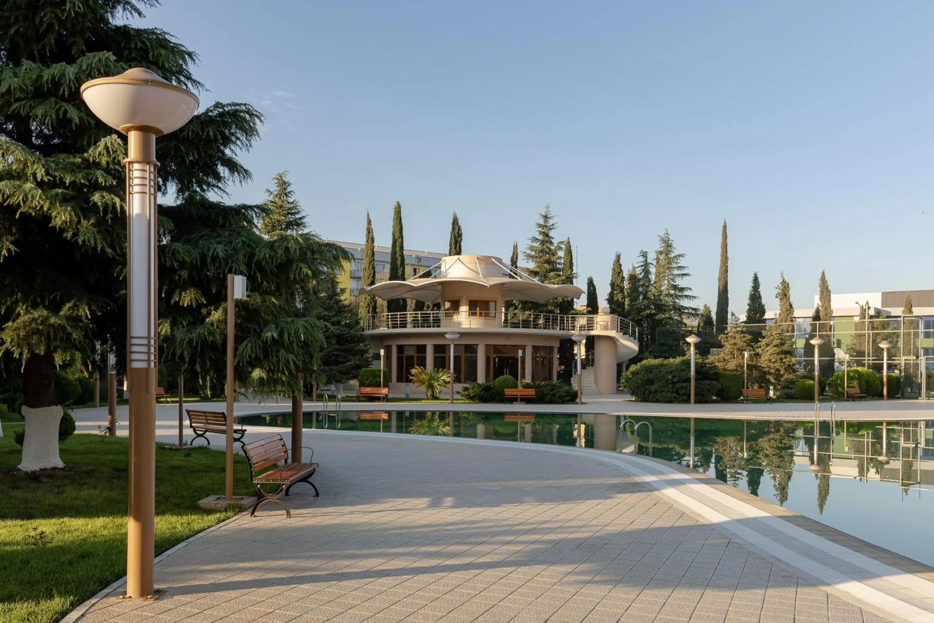 Restaurant/places to eat in Ramada Plaza by Wyndham Gence