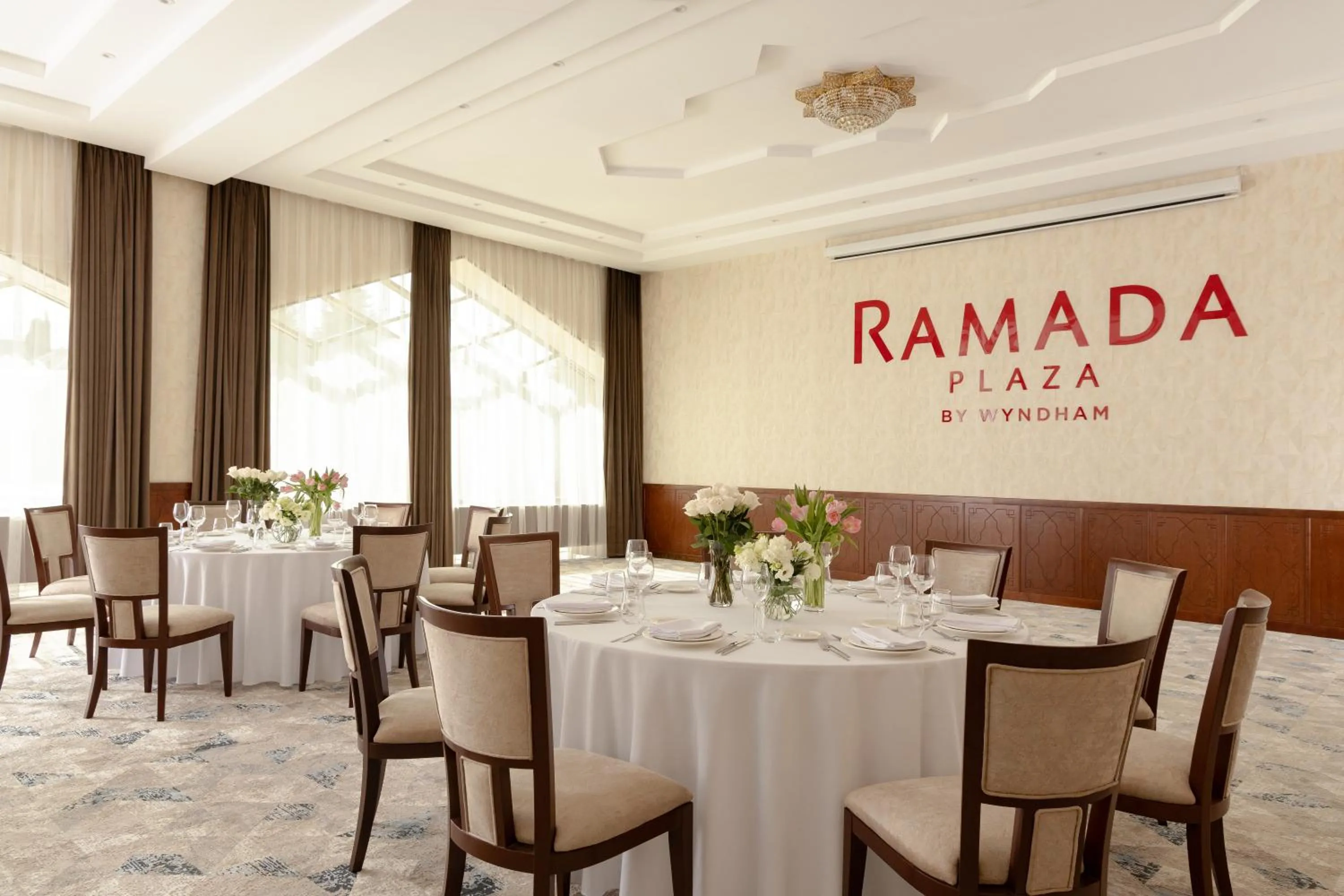 Banquet/Function facilities in Ramada Plaza by Wyndham Gence