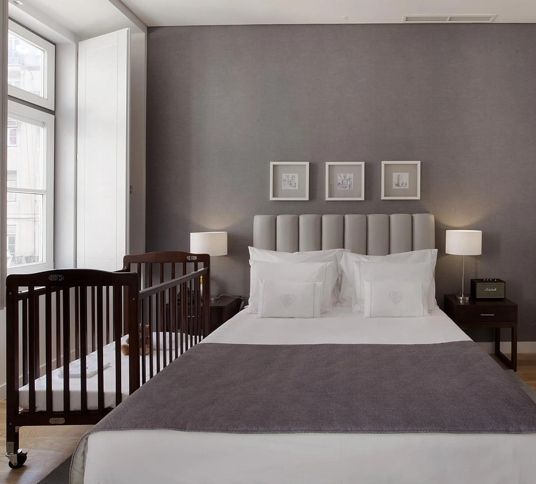 Bed in Grape Harbor Prata Apartments