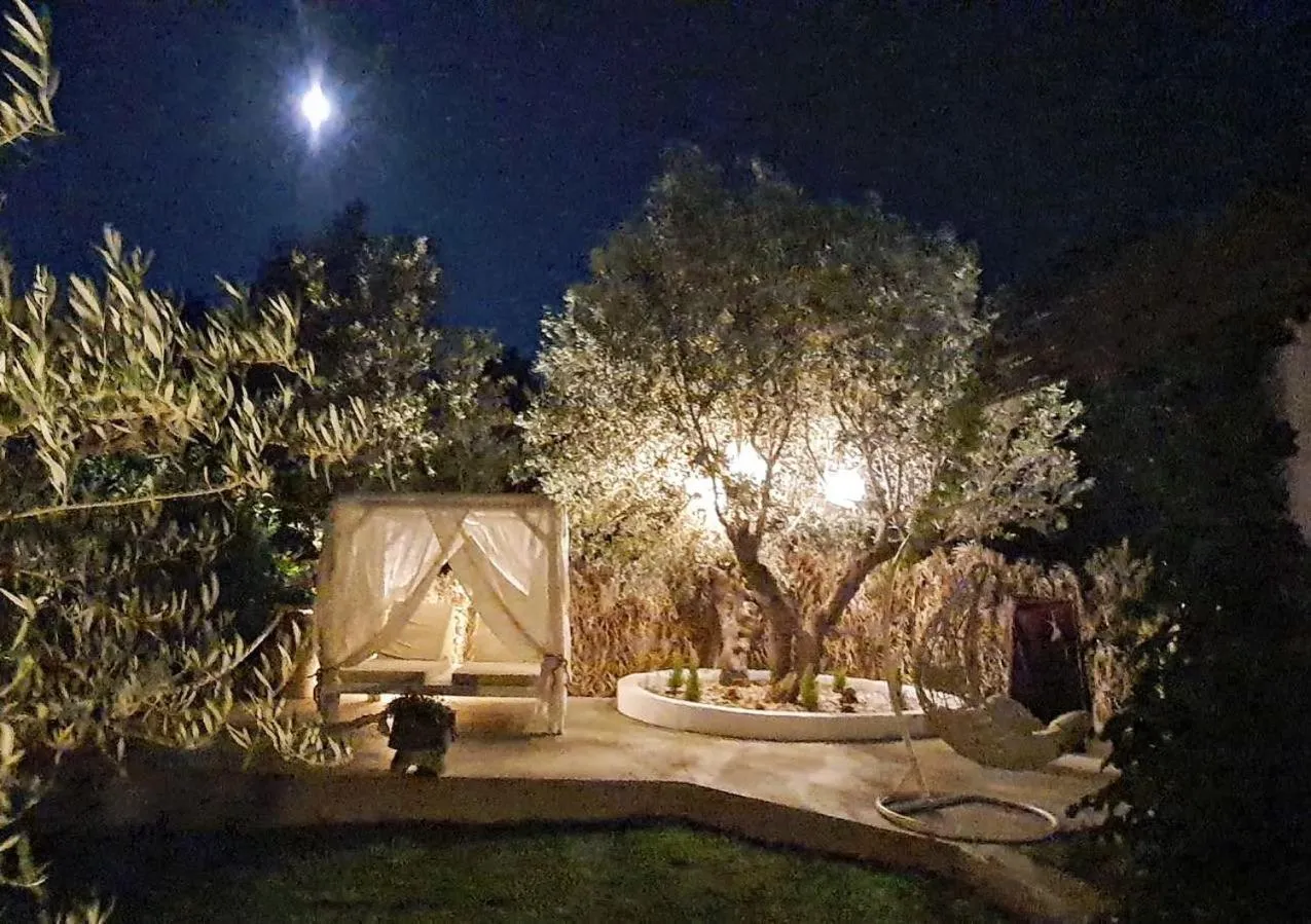 Garden in Elefteria Apts & Suites