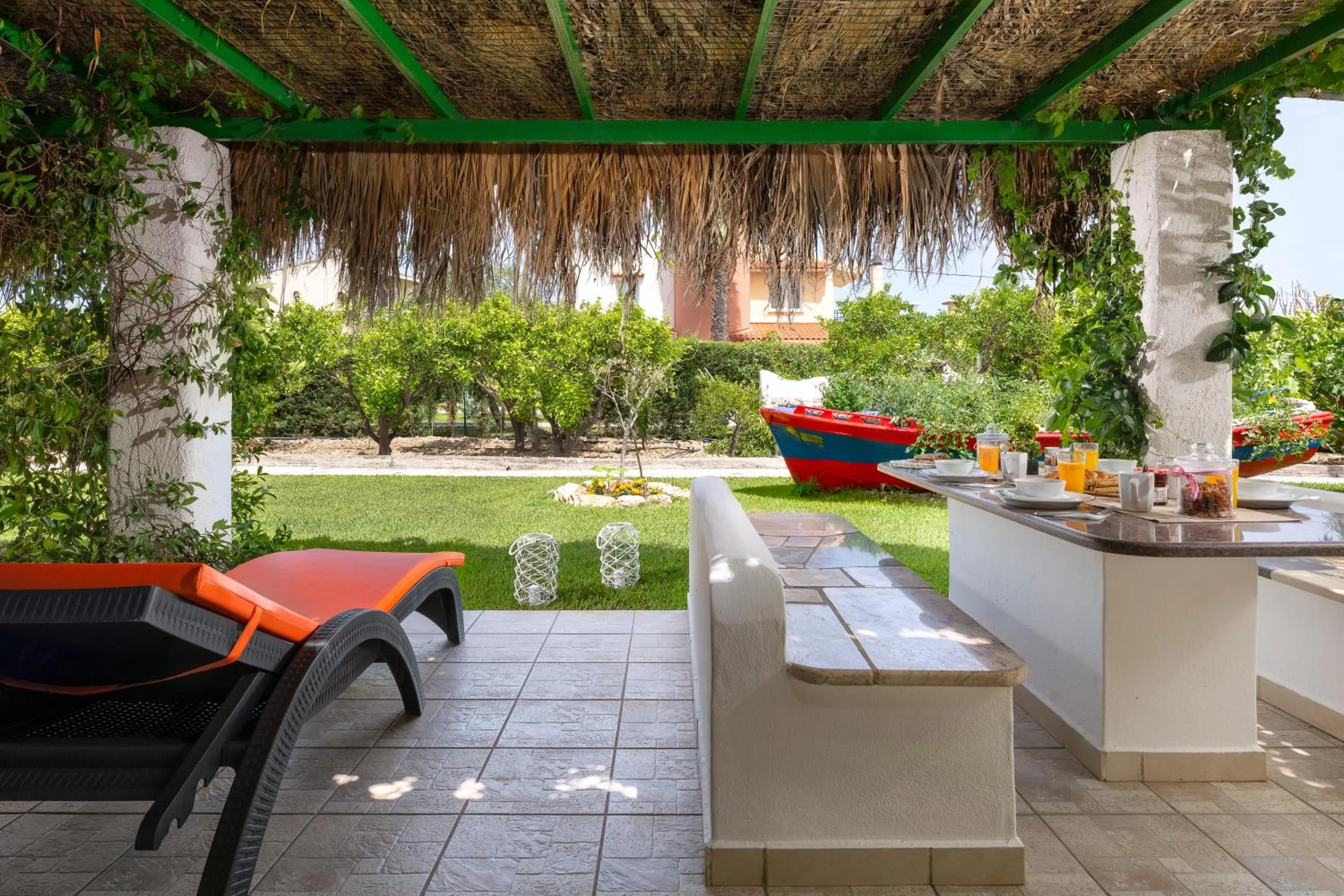 Garden in Elefteria Apts & Suites