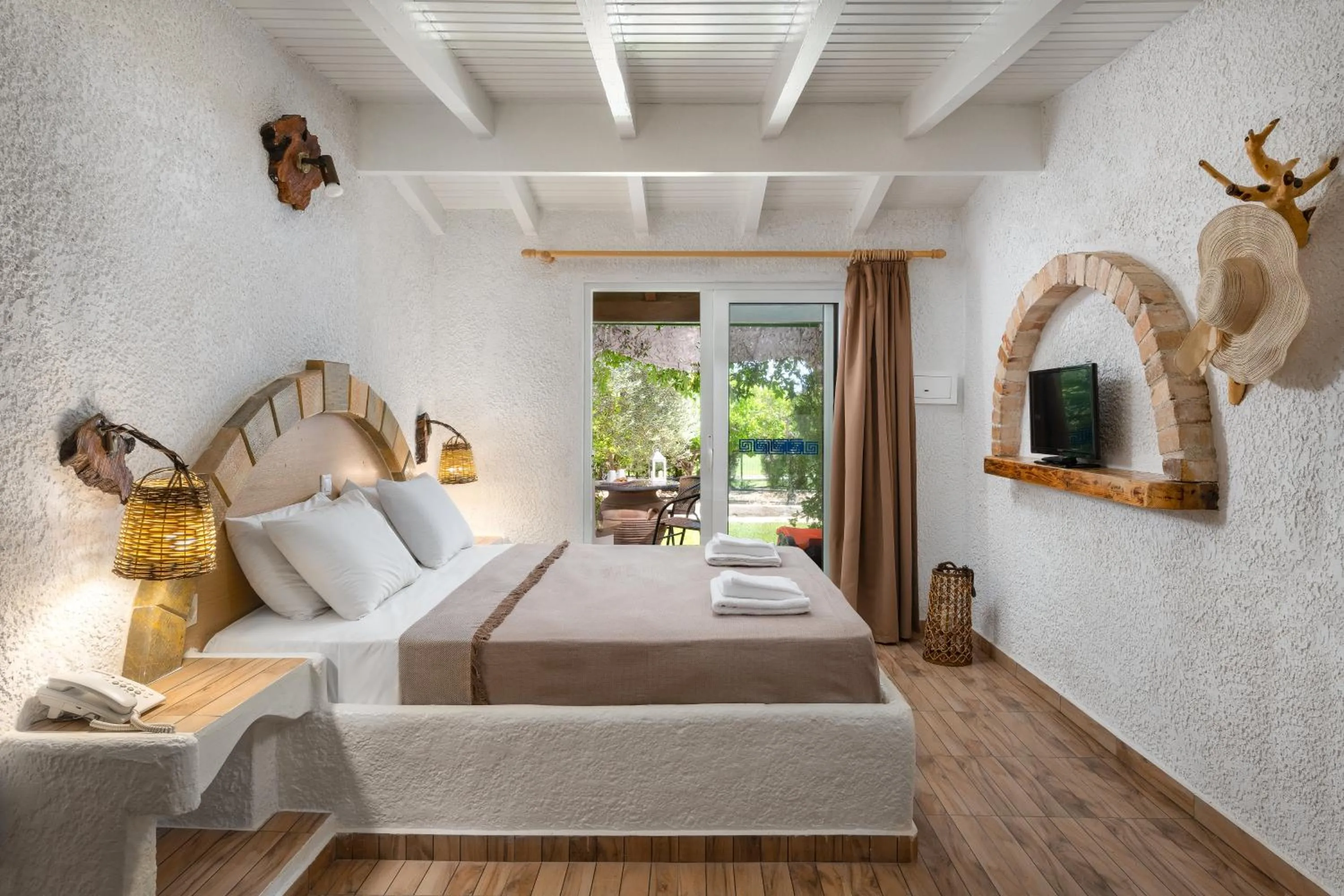 View (from property/room), Bed in Elefteria Apts & Suites