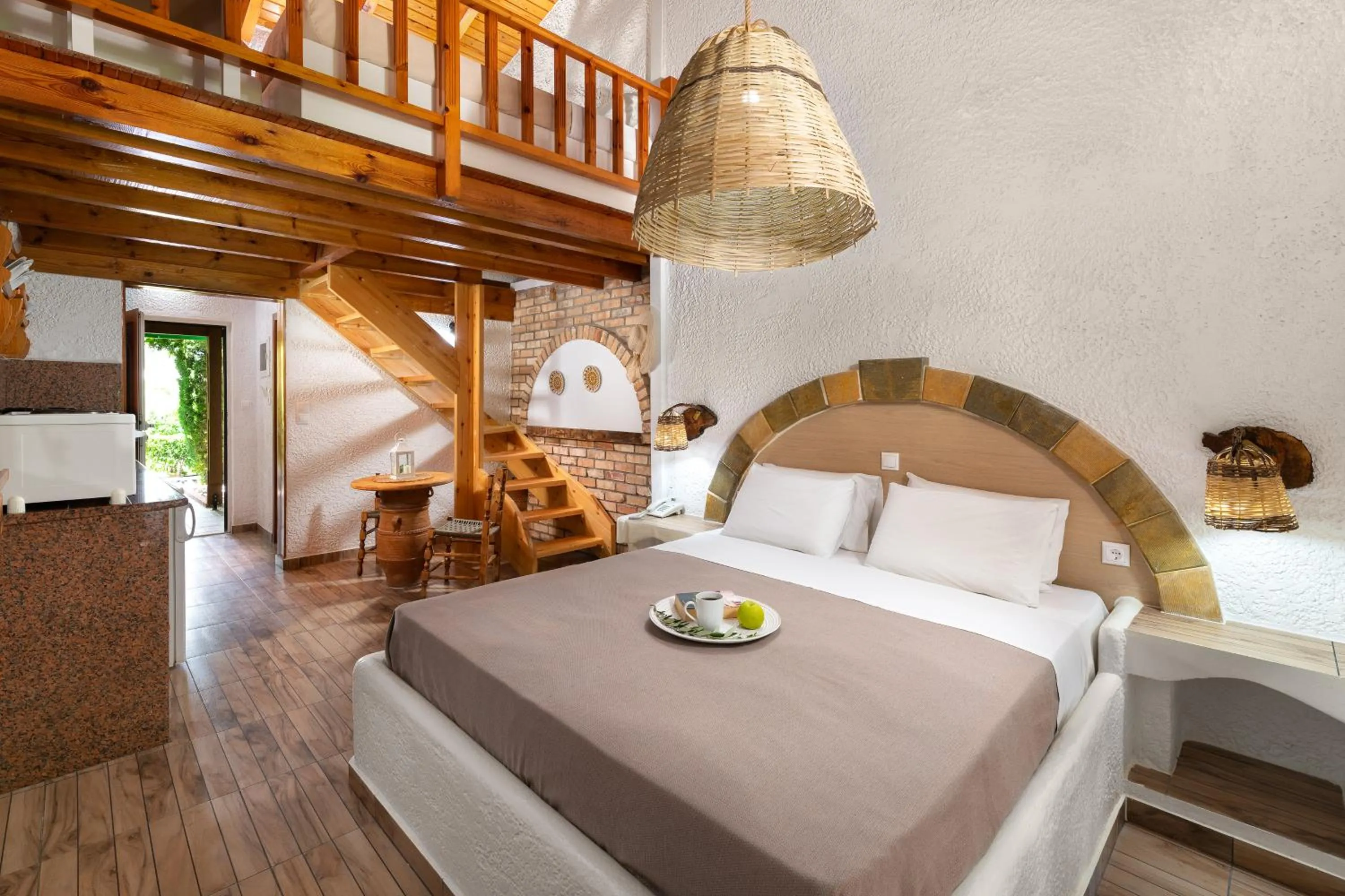 Photo of the whole room, Bed in Elefteria Apts & Suites