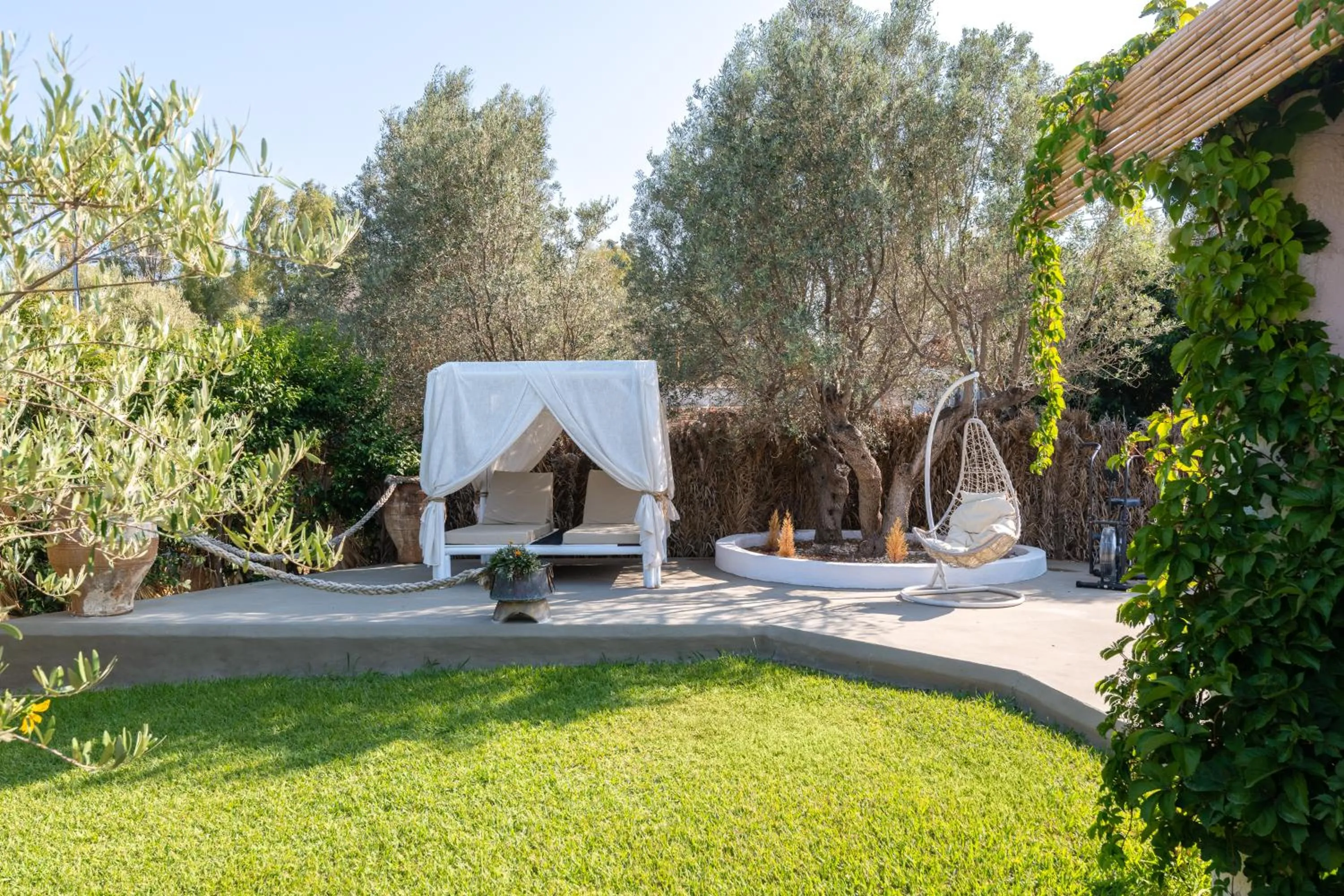 Garden in Elefteria Apts & Suites