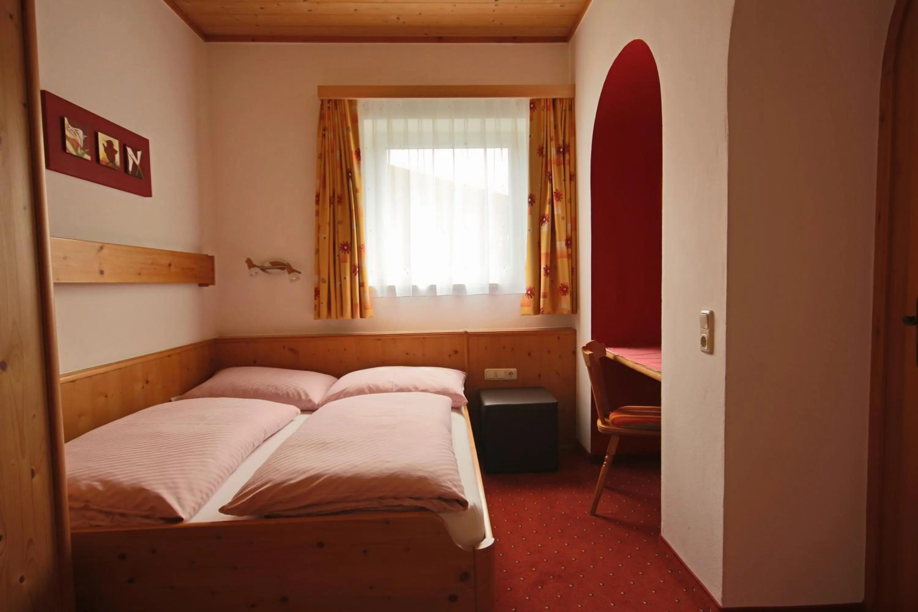 Bedroom, Bed in Pension Riedlsperger
