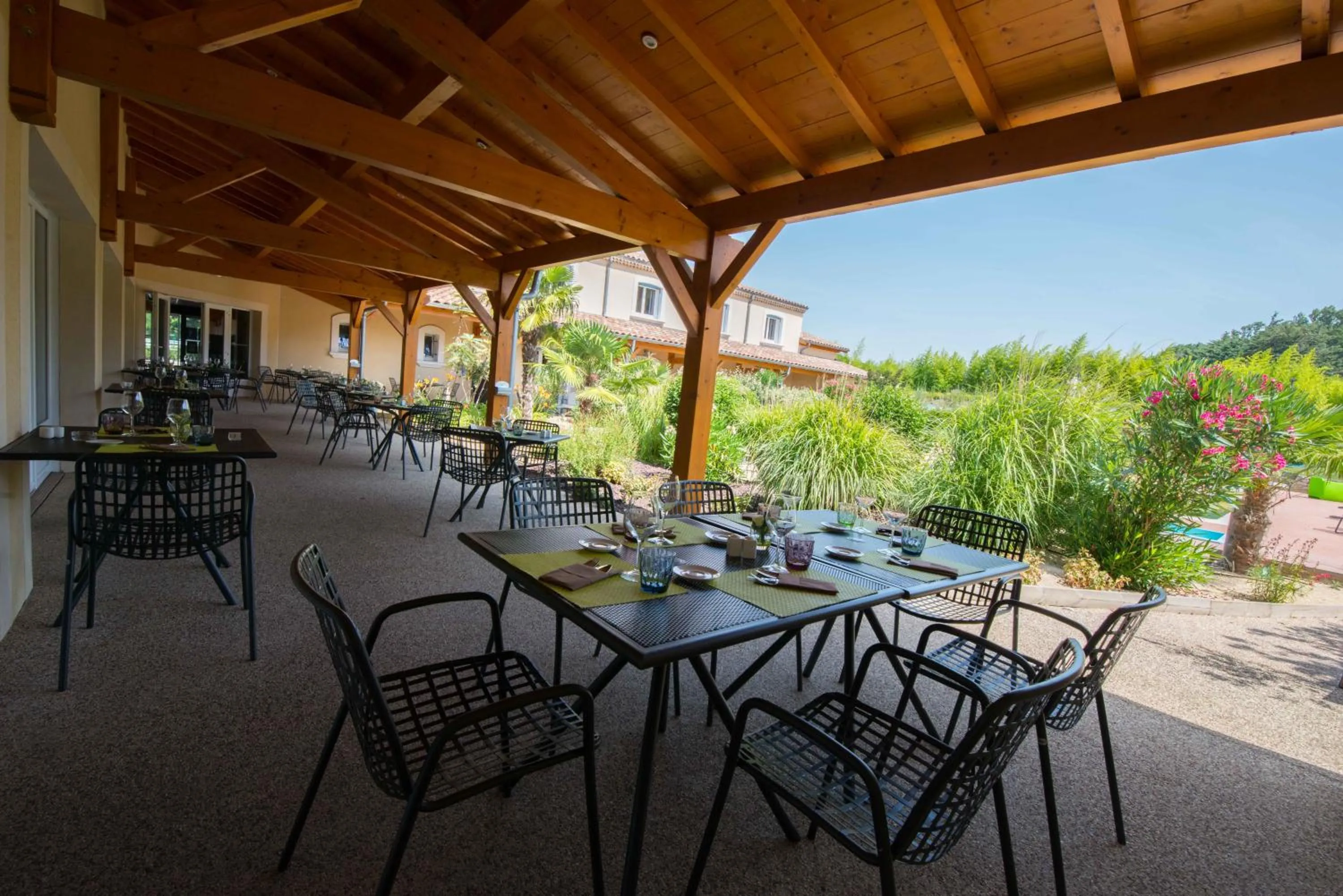 Restaurant/places to eat in La Saleine