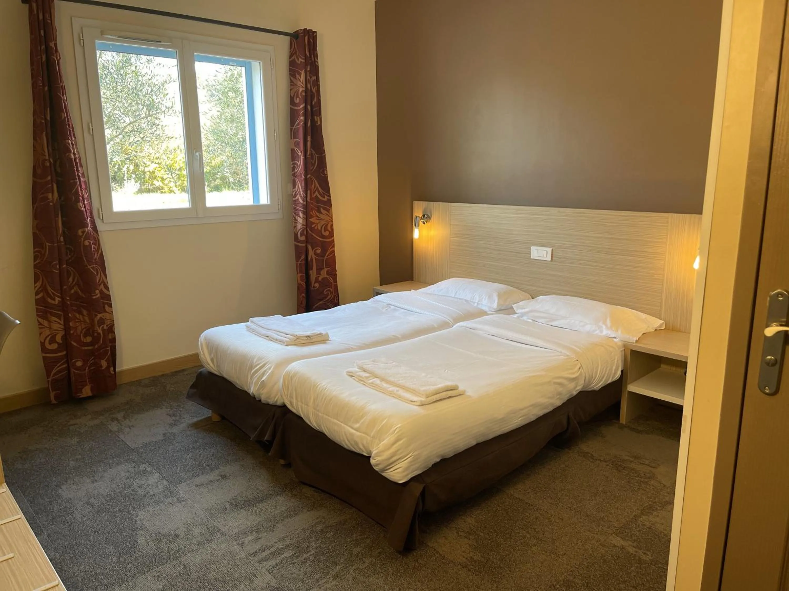 Photo of the whole room, Bed in La Saleine