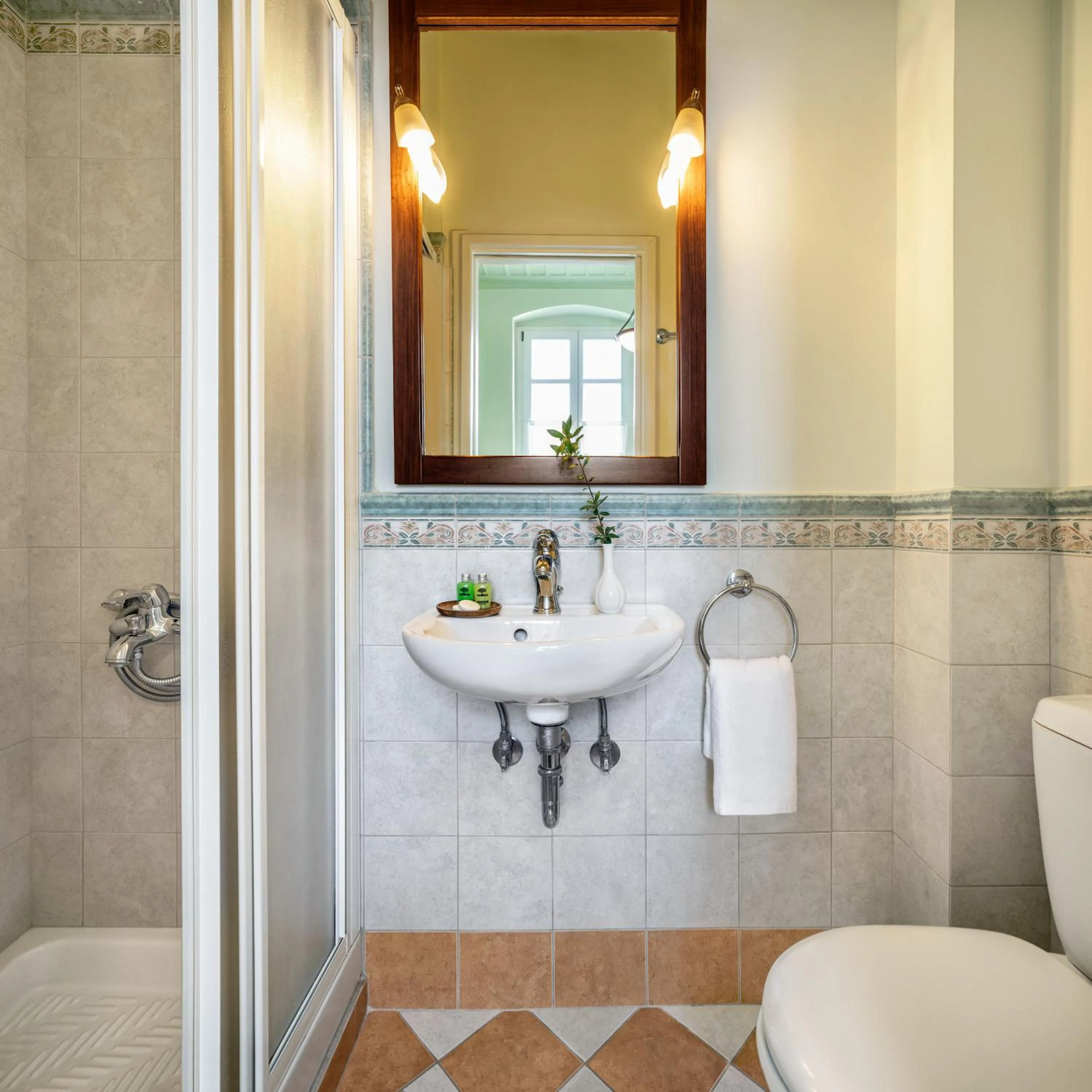 Shower in Archontiko Parnassus Dadi