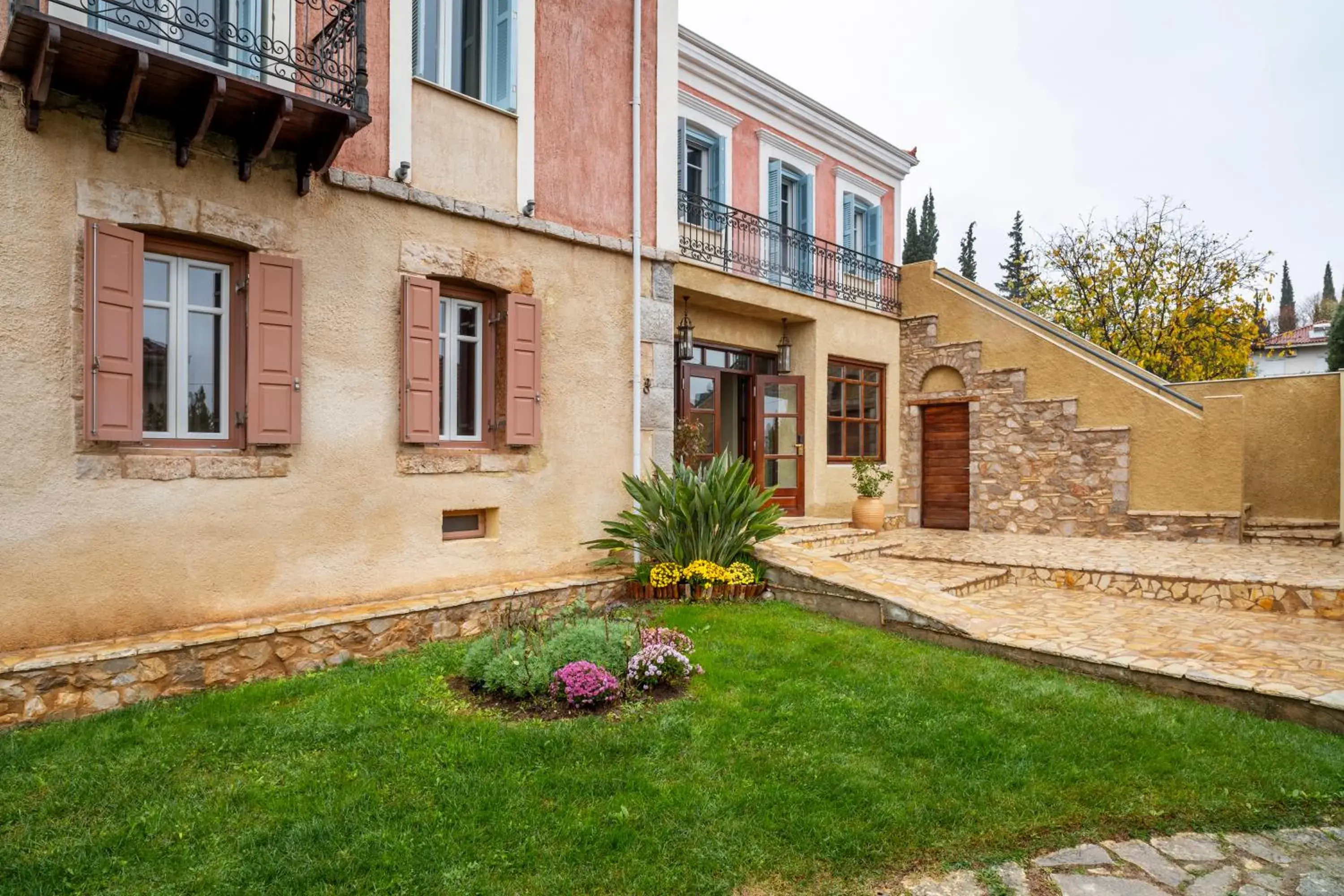 Property building in Archontiko Parnassus Dadi Property building in Archontiko Parnassus Dadi