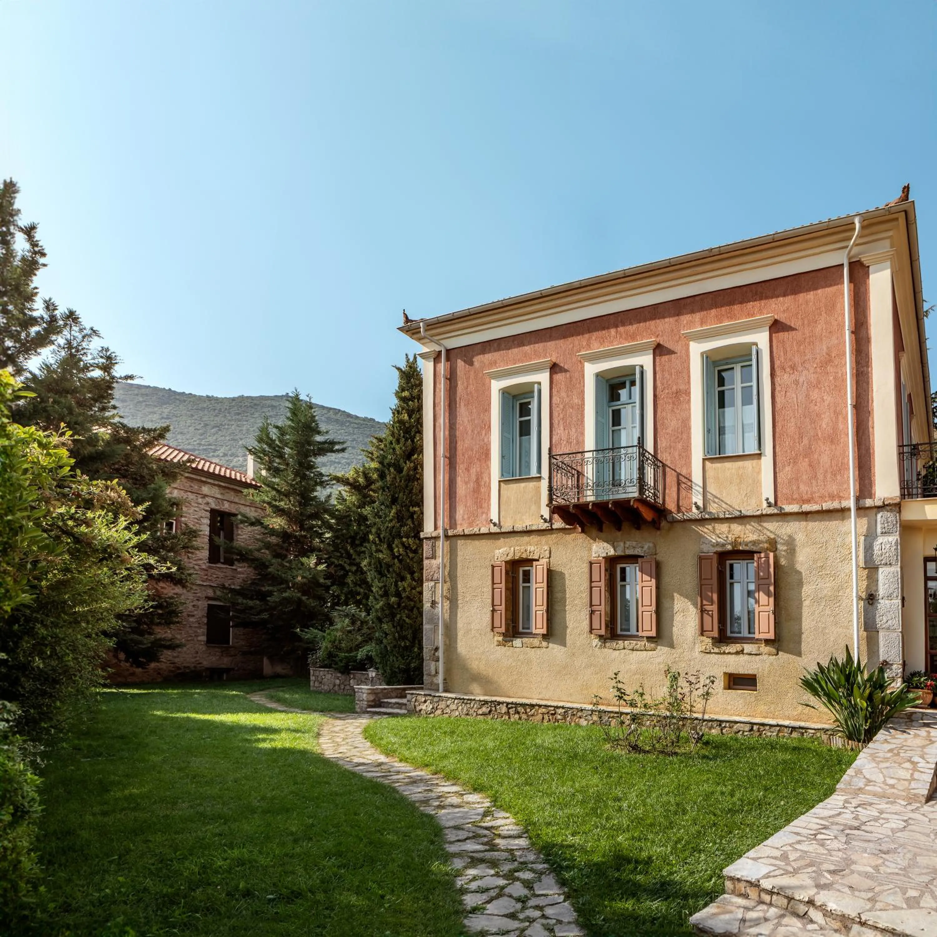 Property building in Archontiko Parnassus Dadi