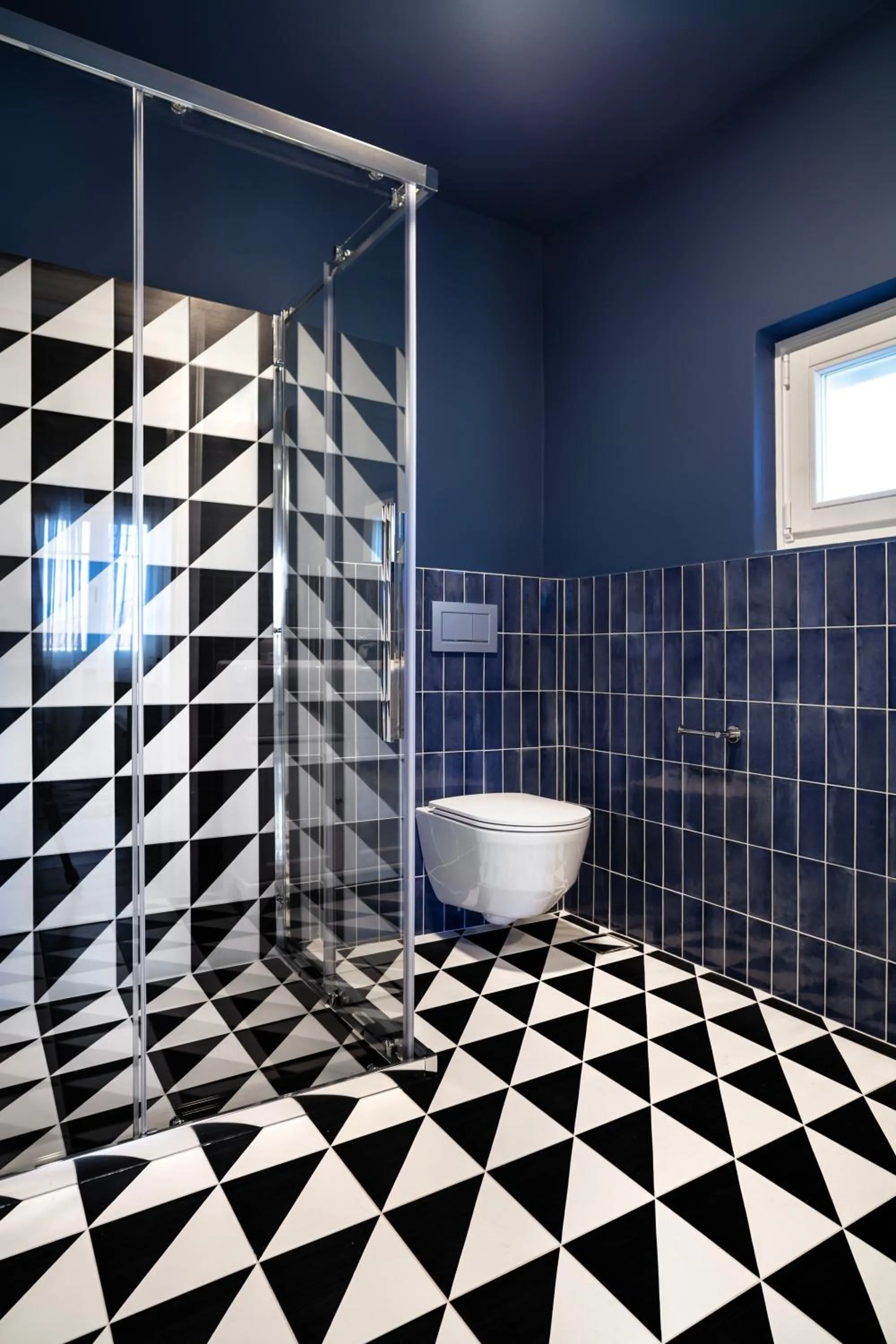 Shower in Archontiko Parnassus Dadi