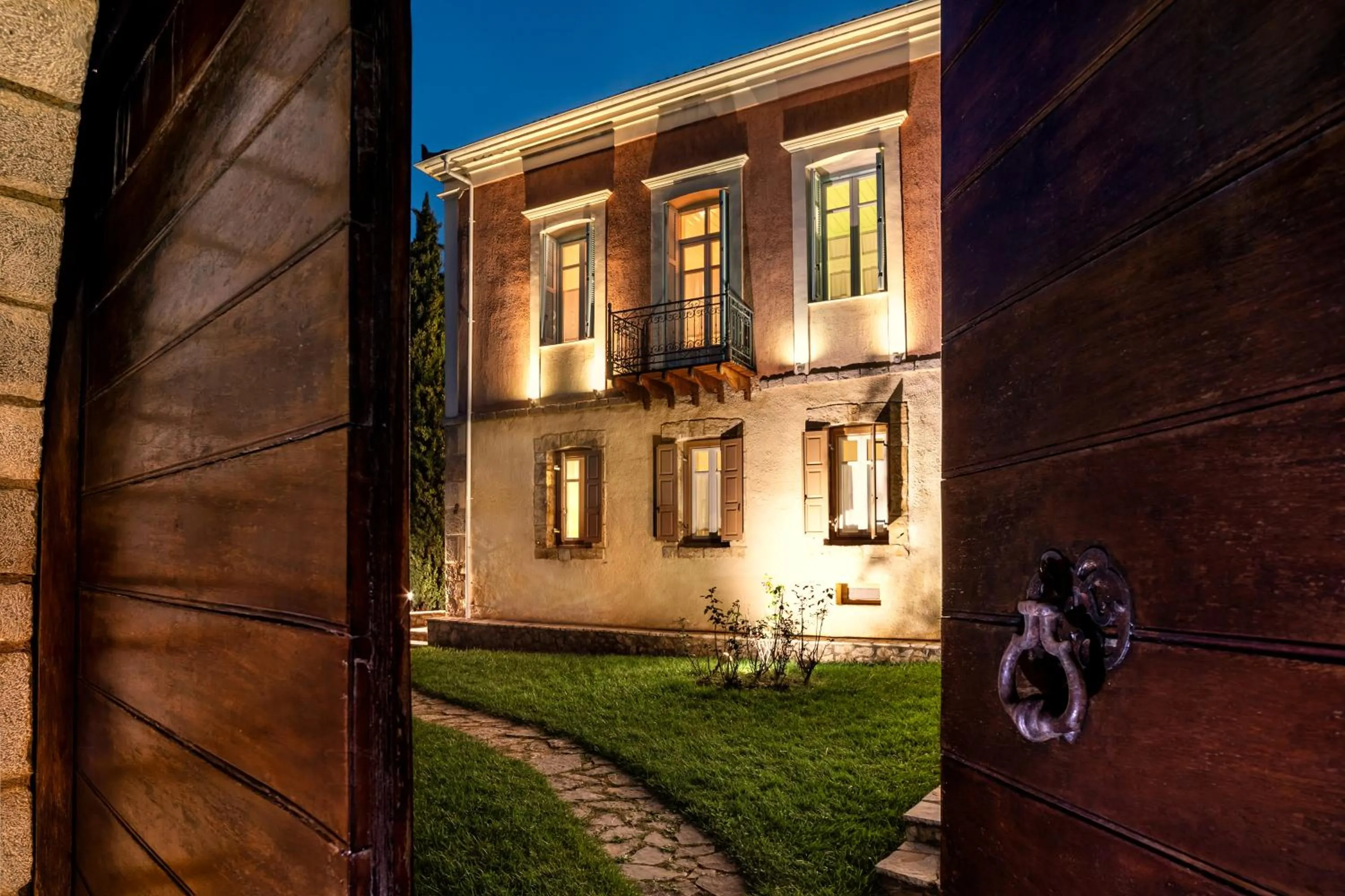 Property building in Archontiko Parnassus Dadi