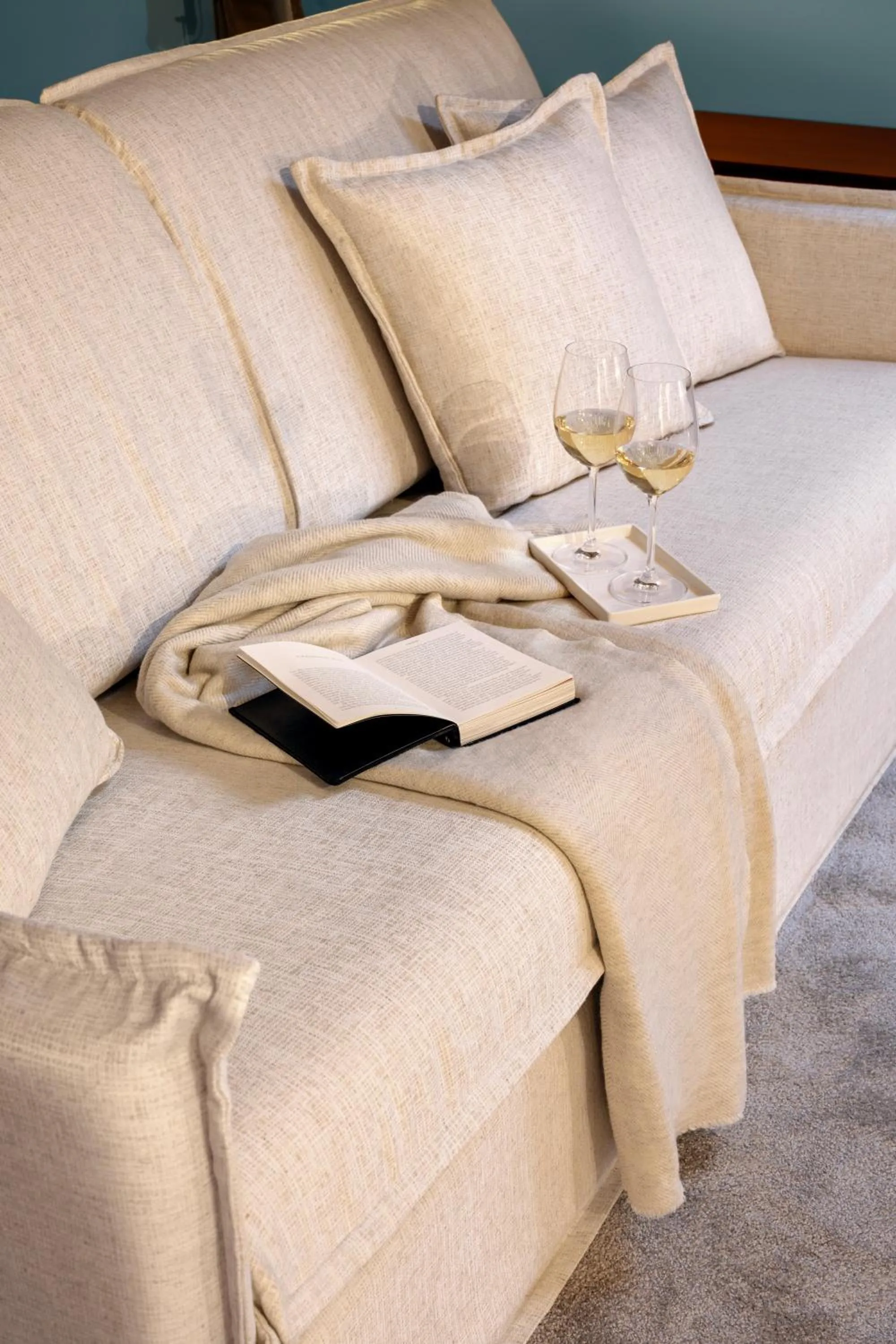 Seating area, Bed in Archontiko Parnassus Dadi