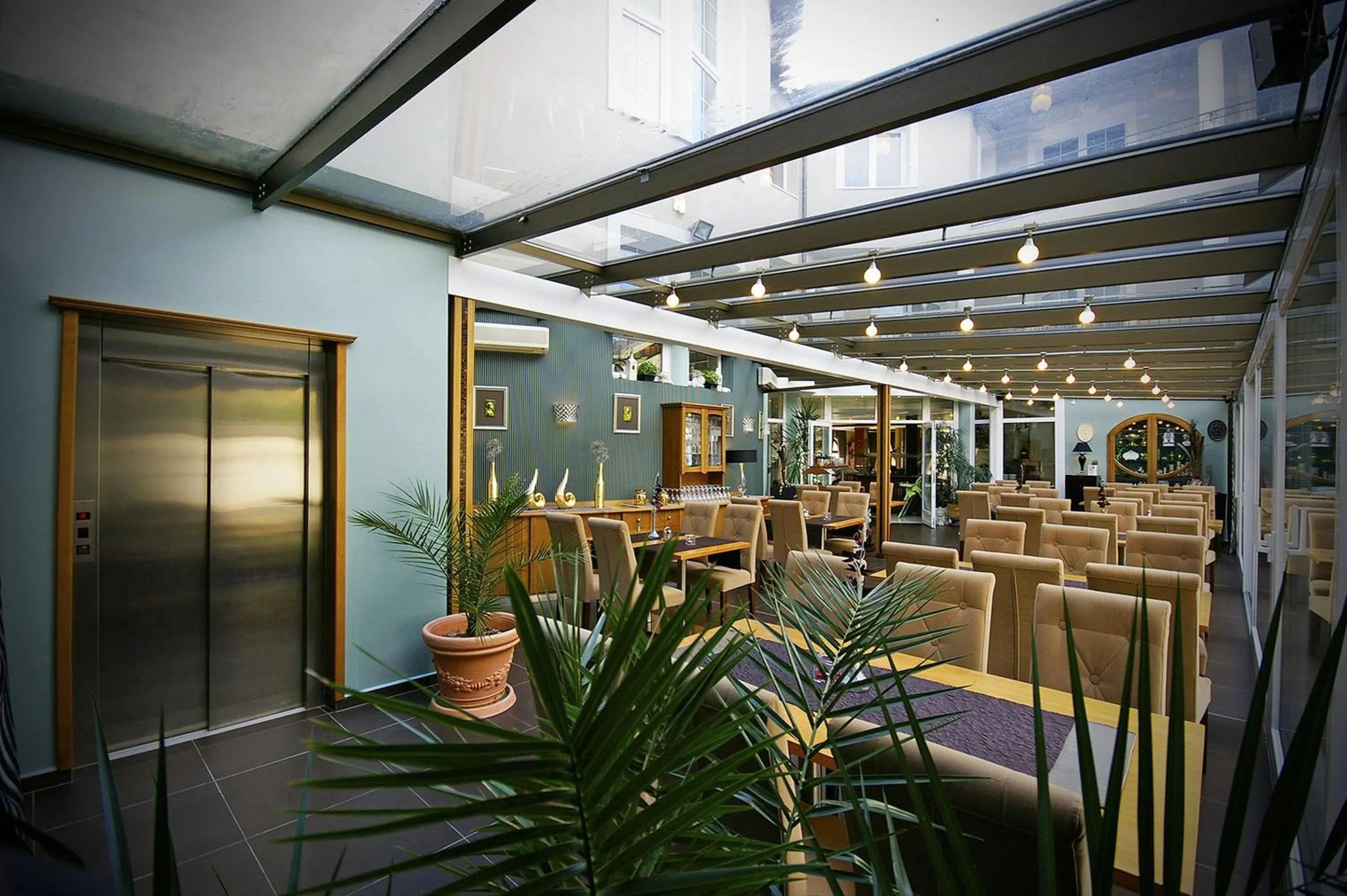 Restaurant/places to eat in Xavin Wellness Hotel & Restaurant