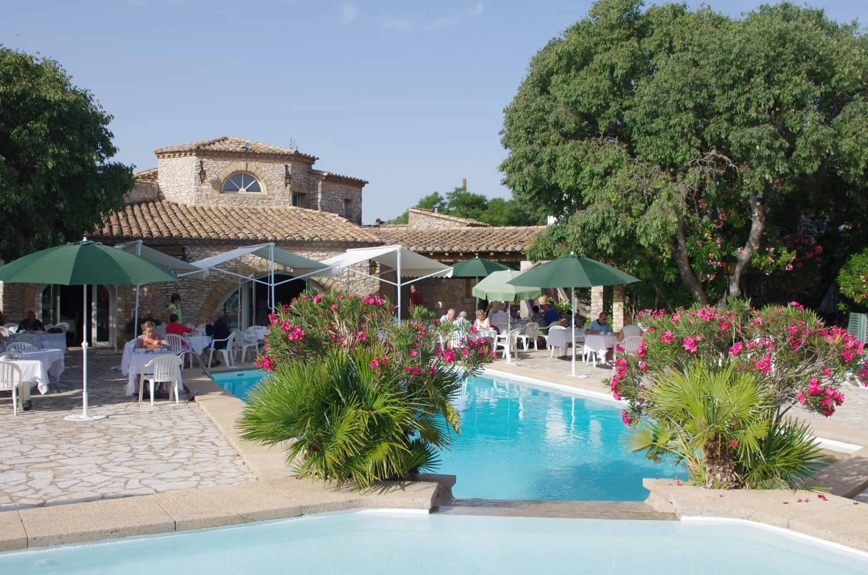 Patio in L'Enclos des Lauriers Roses