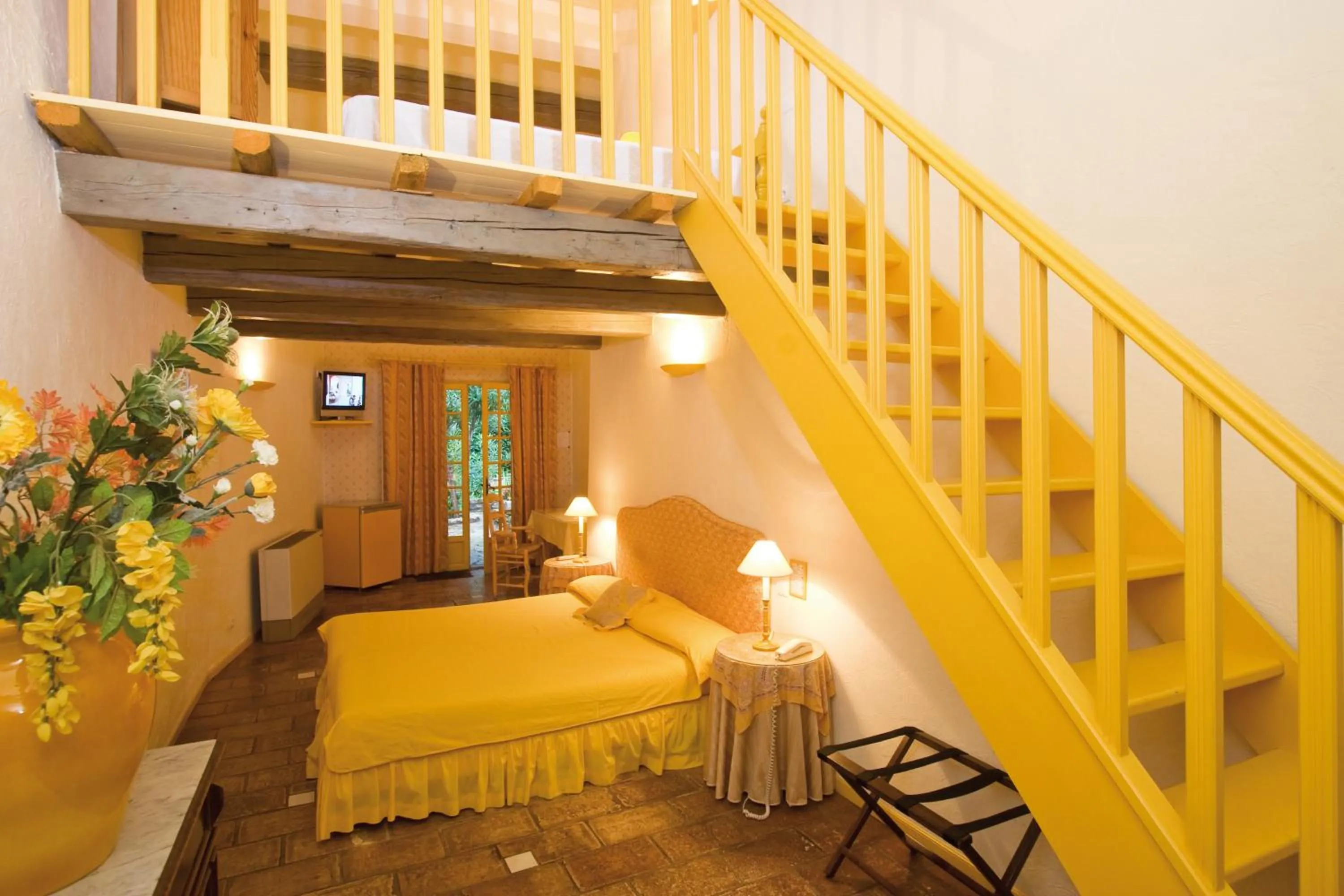 Photo of the whole room in L'Enclos des Lauriers Roses