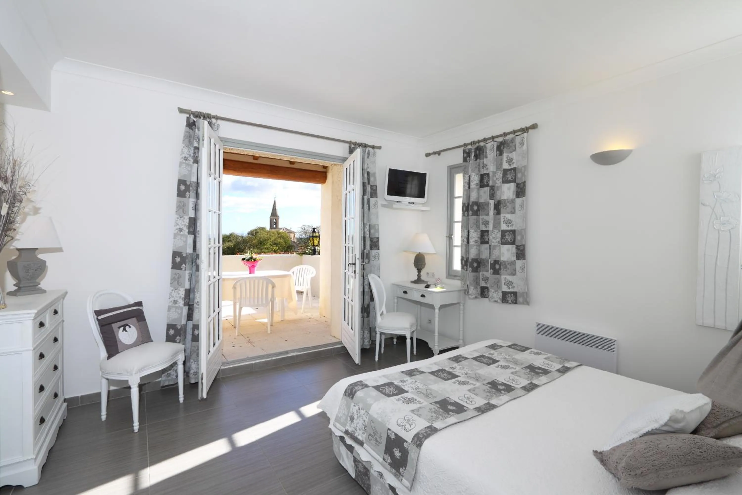 View (from property/room), Bed in L'Enclos des Lauriers Roses