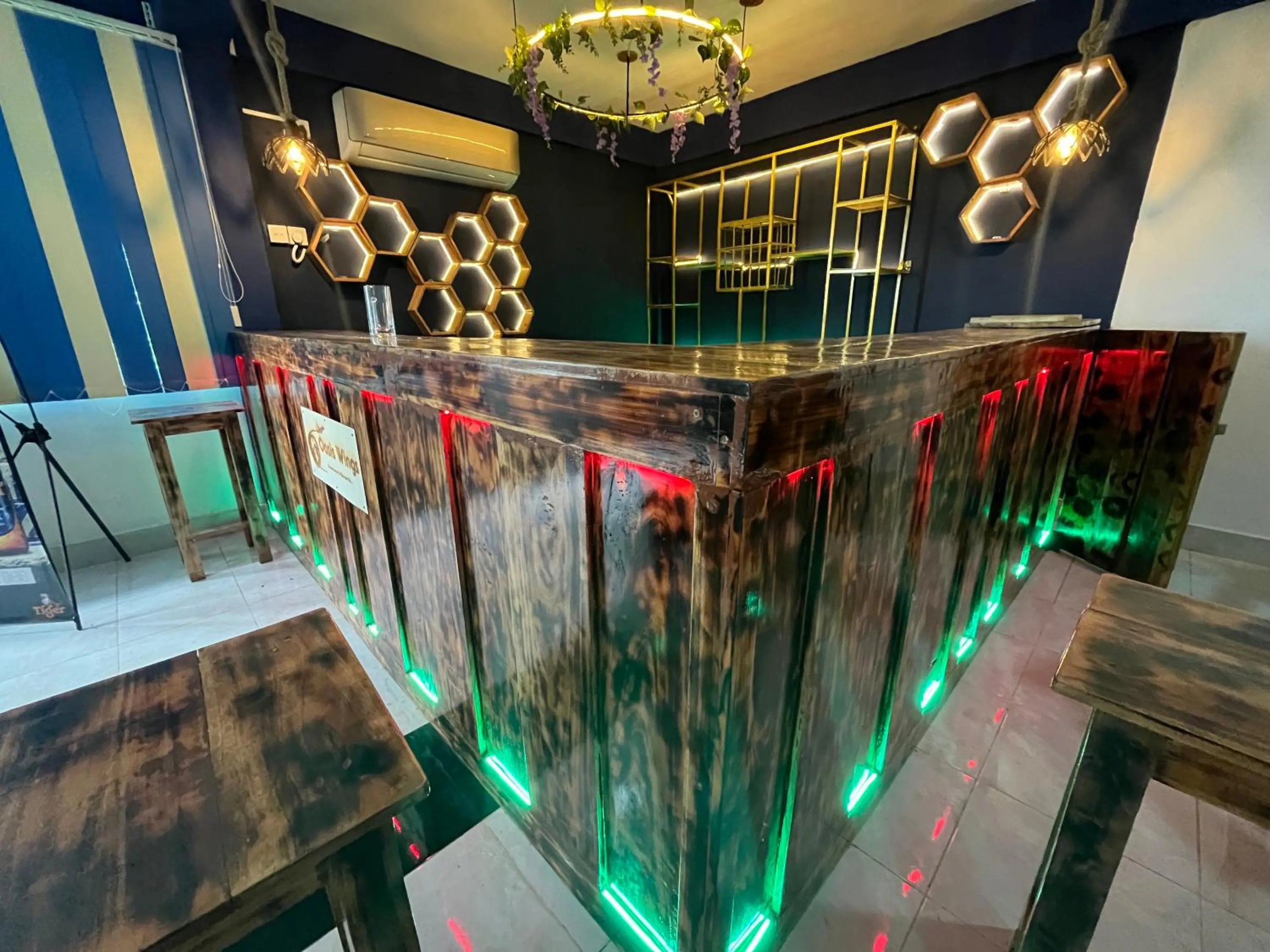 Lounge or bar in Oasis Wings Hotel
