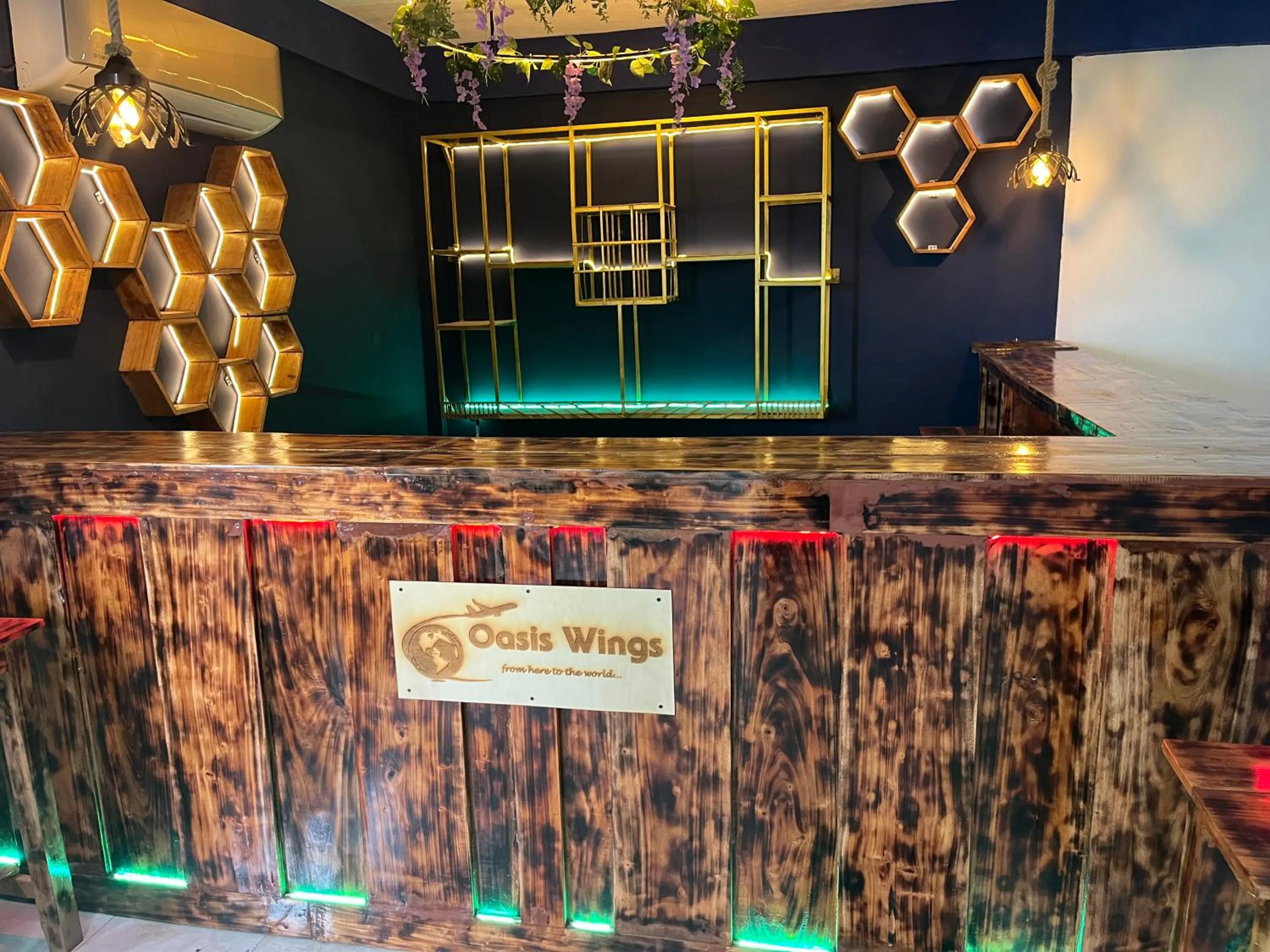 Lounge or bar in Oasis Wings Hotel