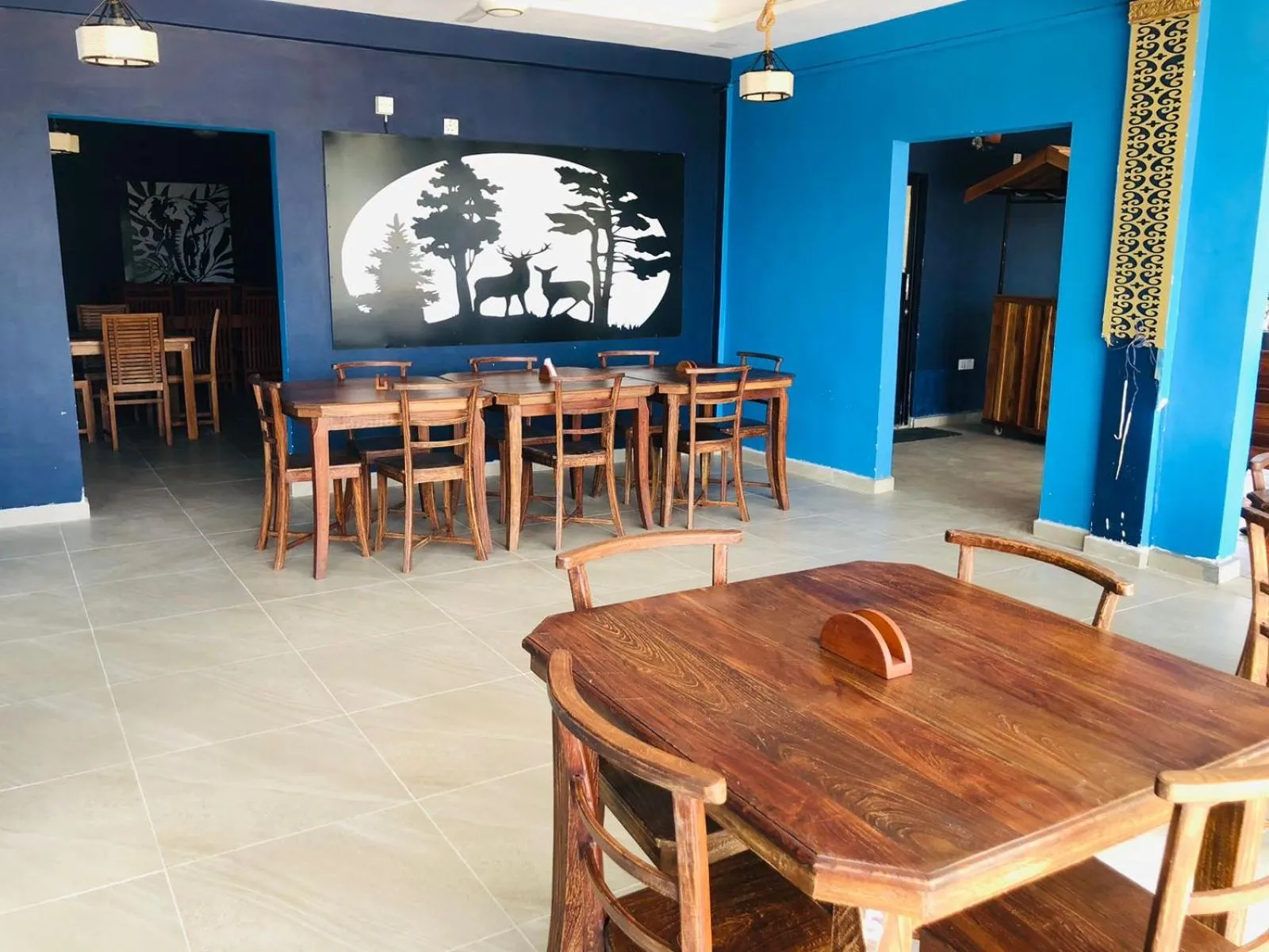 Restaurant/places to eat in Oasis Wings Hotel