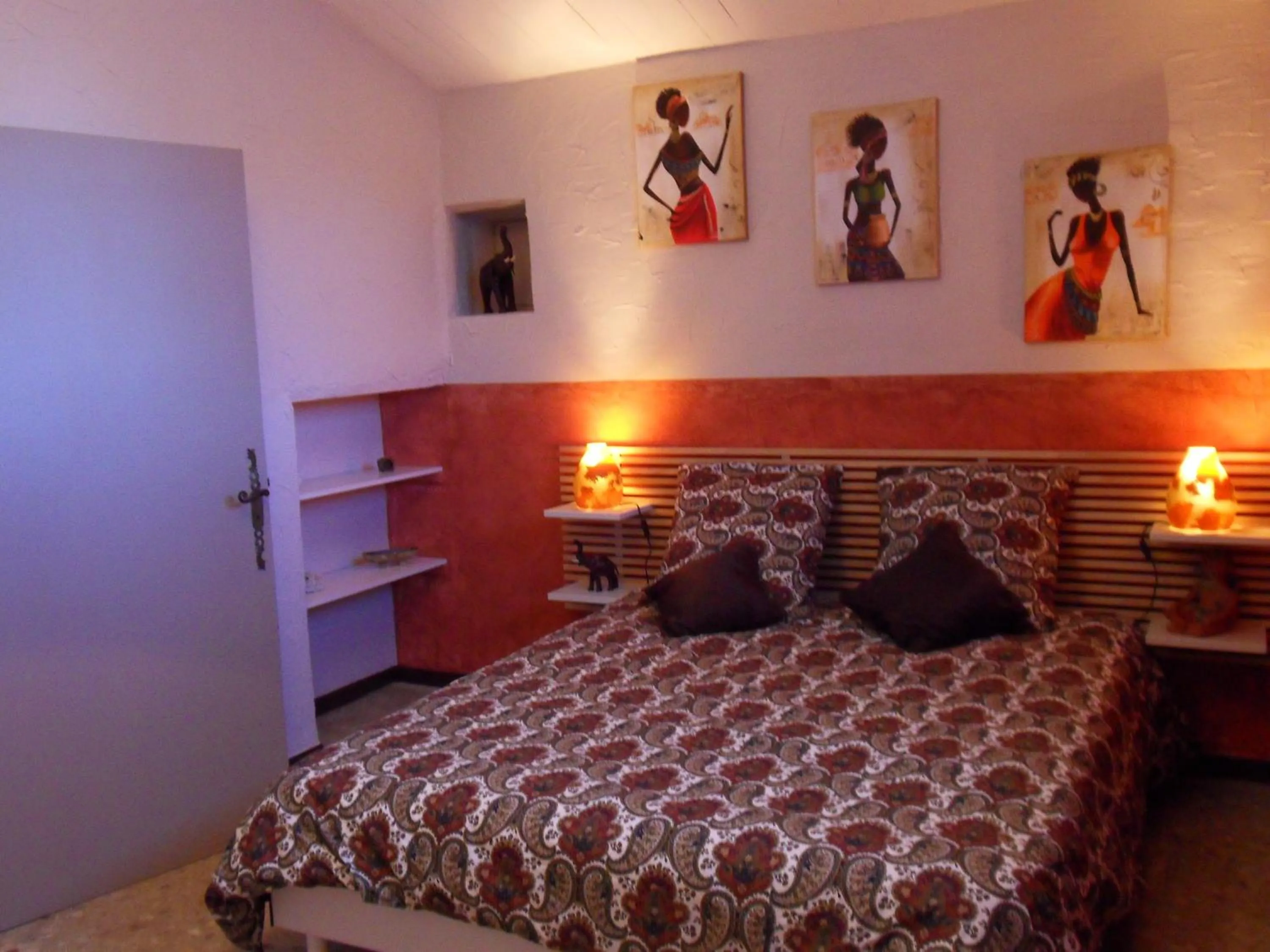 Bedroom, Bed in Le Jardin d'Ivana