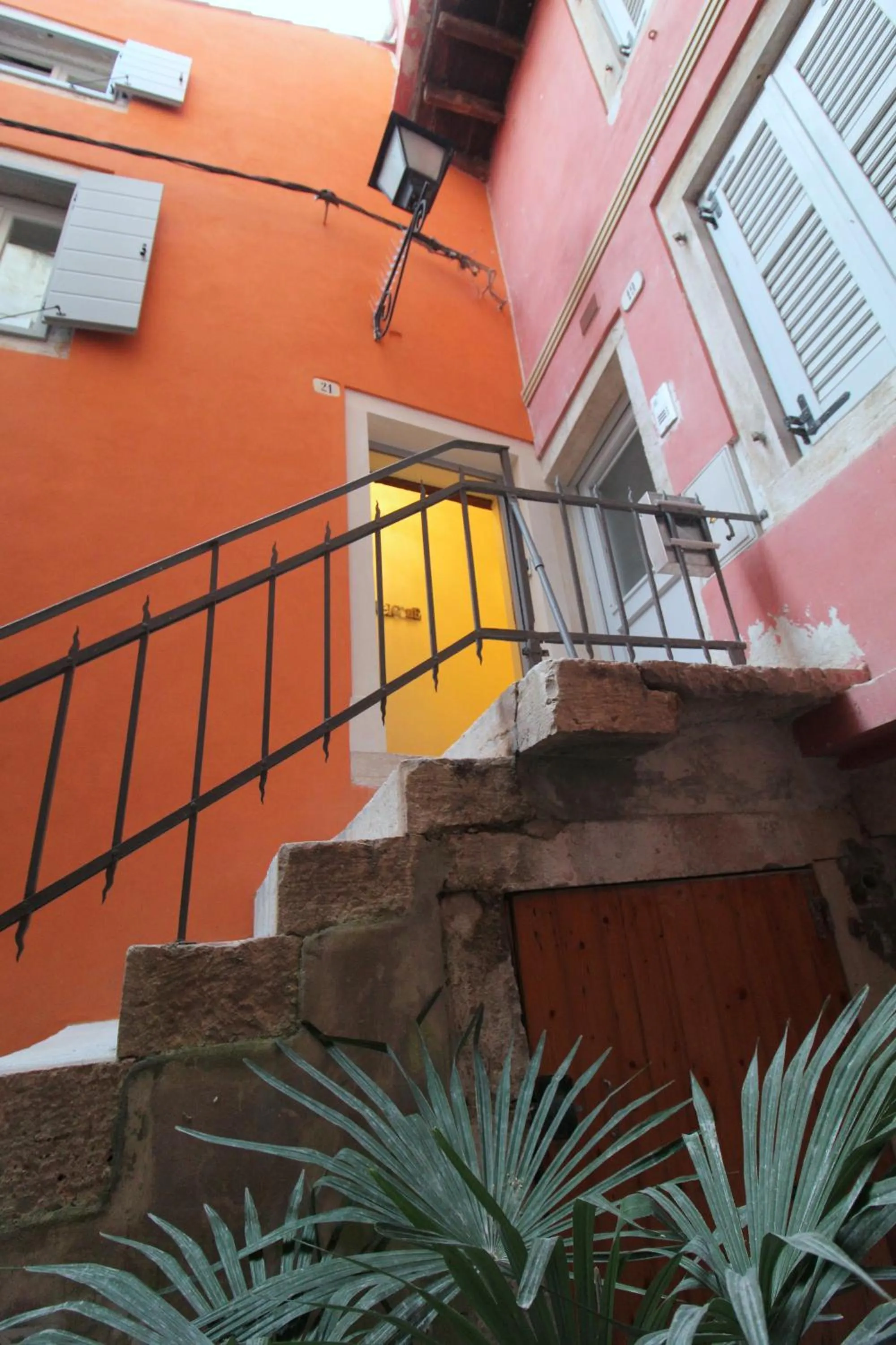 Property building in Noemi's rooms