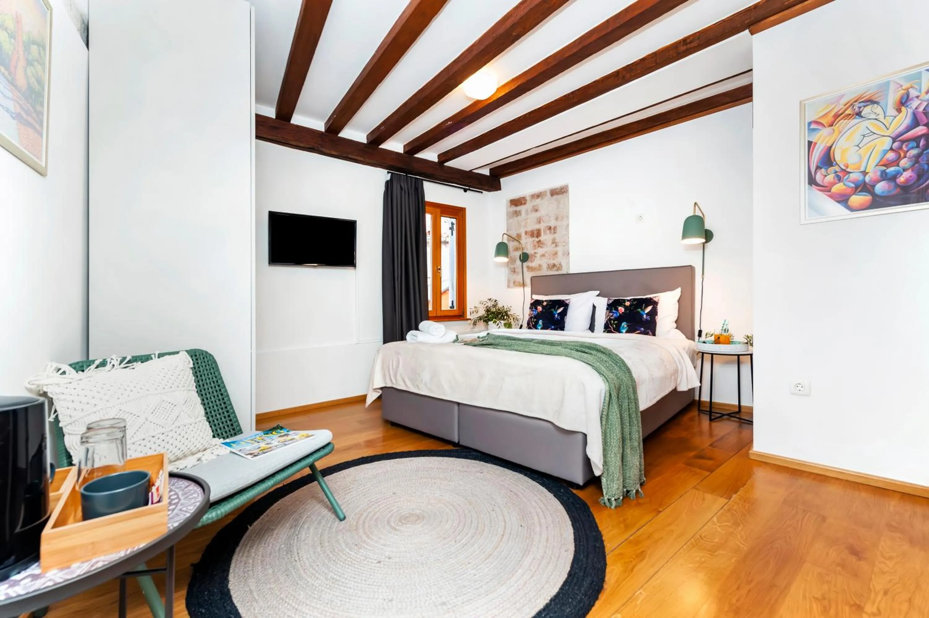 Photo of the whole room, Bed in Noemi's rooms