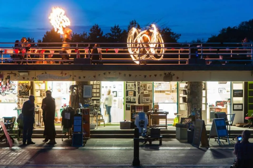 Restaurant/places to eat in Seaview