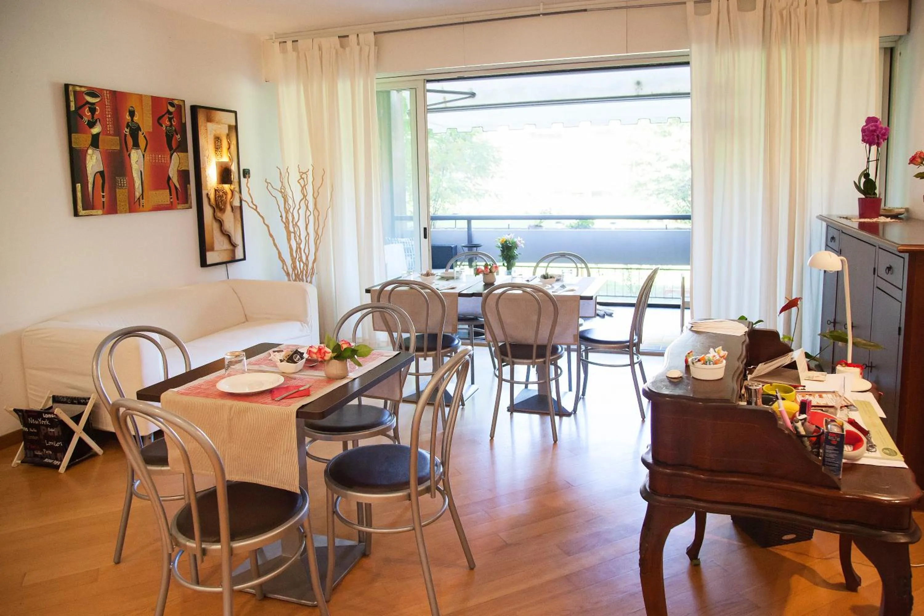 Communal lounge/ TV room in B&B Botton D'Oro Basiglio