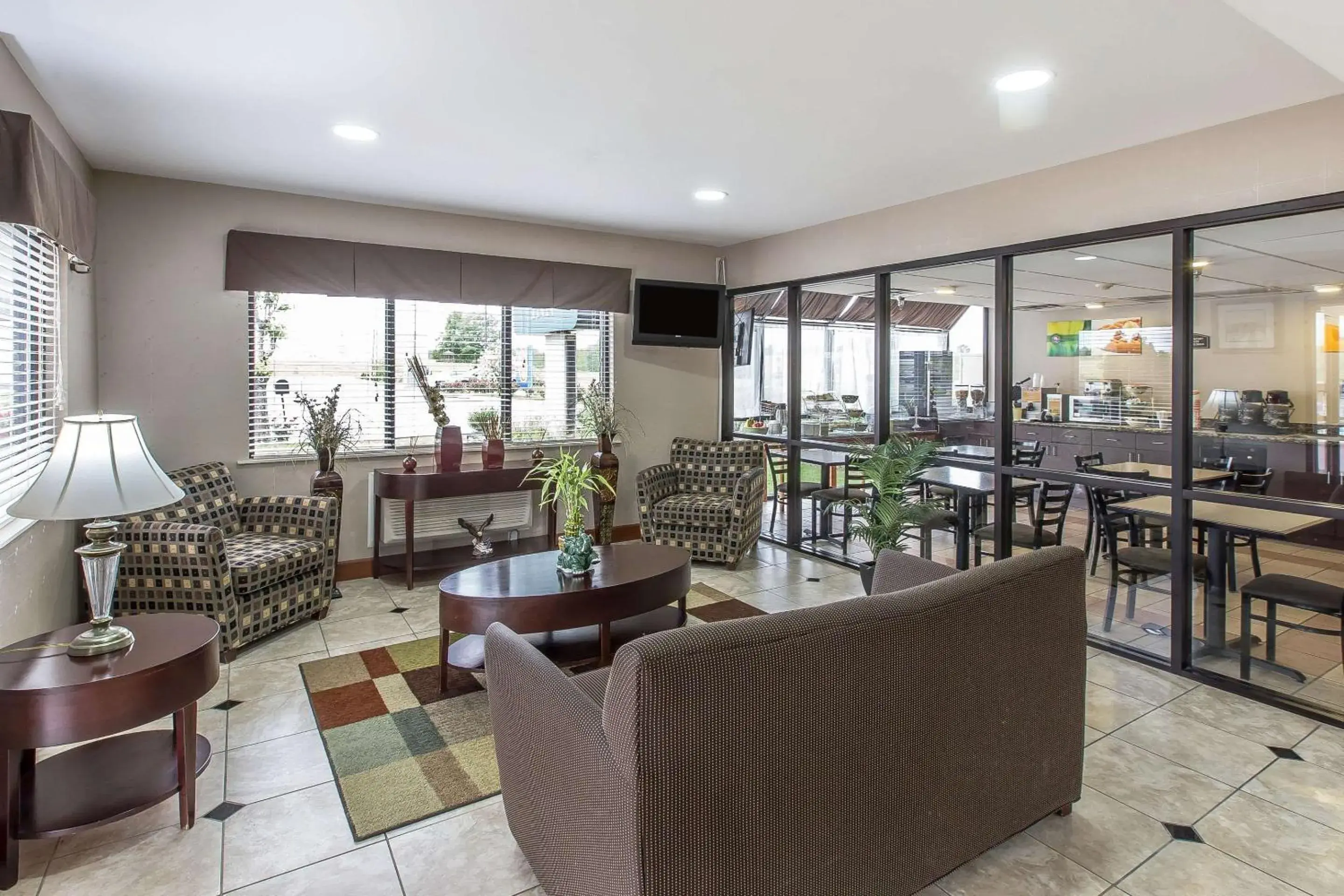 Property building in Quality Inn Montgomery South Property building in Quality Inn Montgomery South