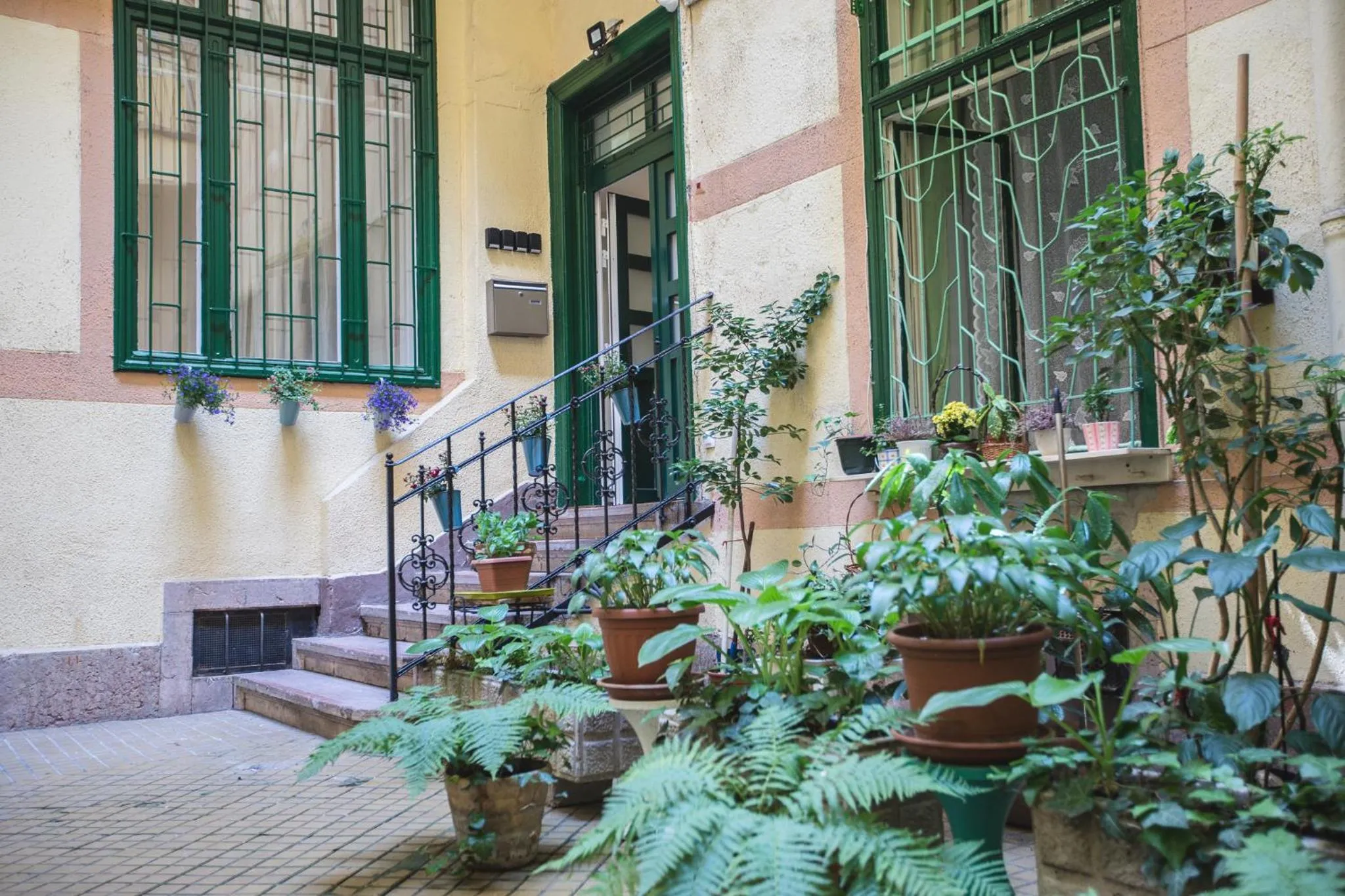 Property building in Budapest Passage 1