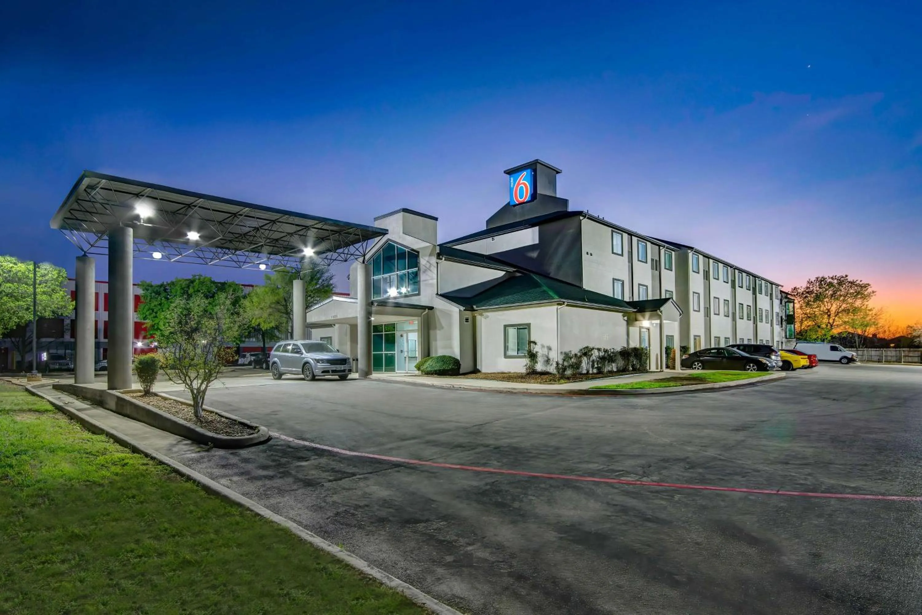 Property building in Motel 6-San Antonio, TX - Sea World North