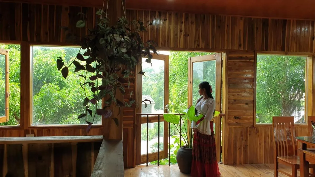 People in Tuyet's Homestay